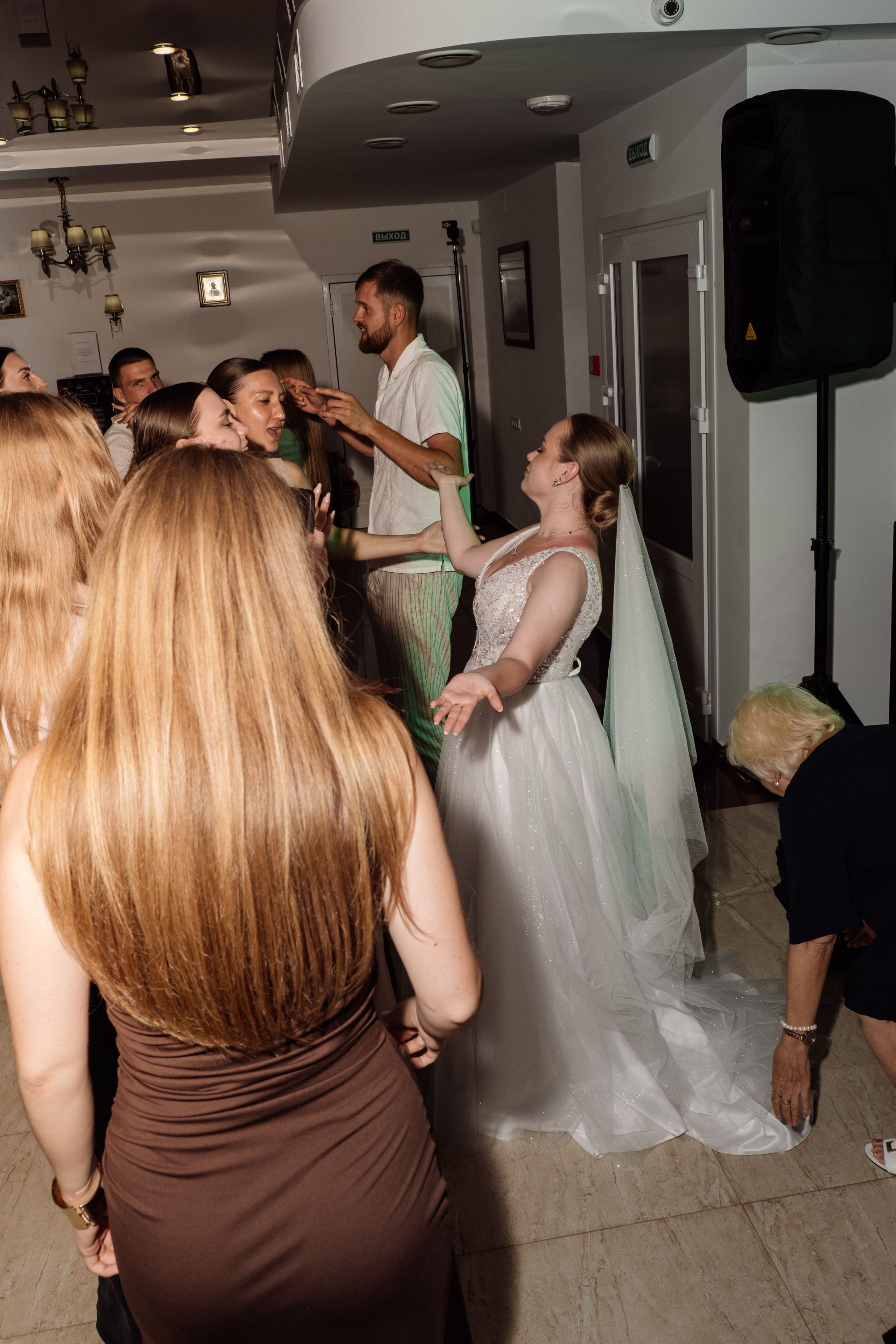 Свадебный ретопртаж. Профессиональная фотосъемка в Крыму. Натуральные эмоции и живые кадры. Забронируйте дату прямо сейчас!