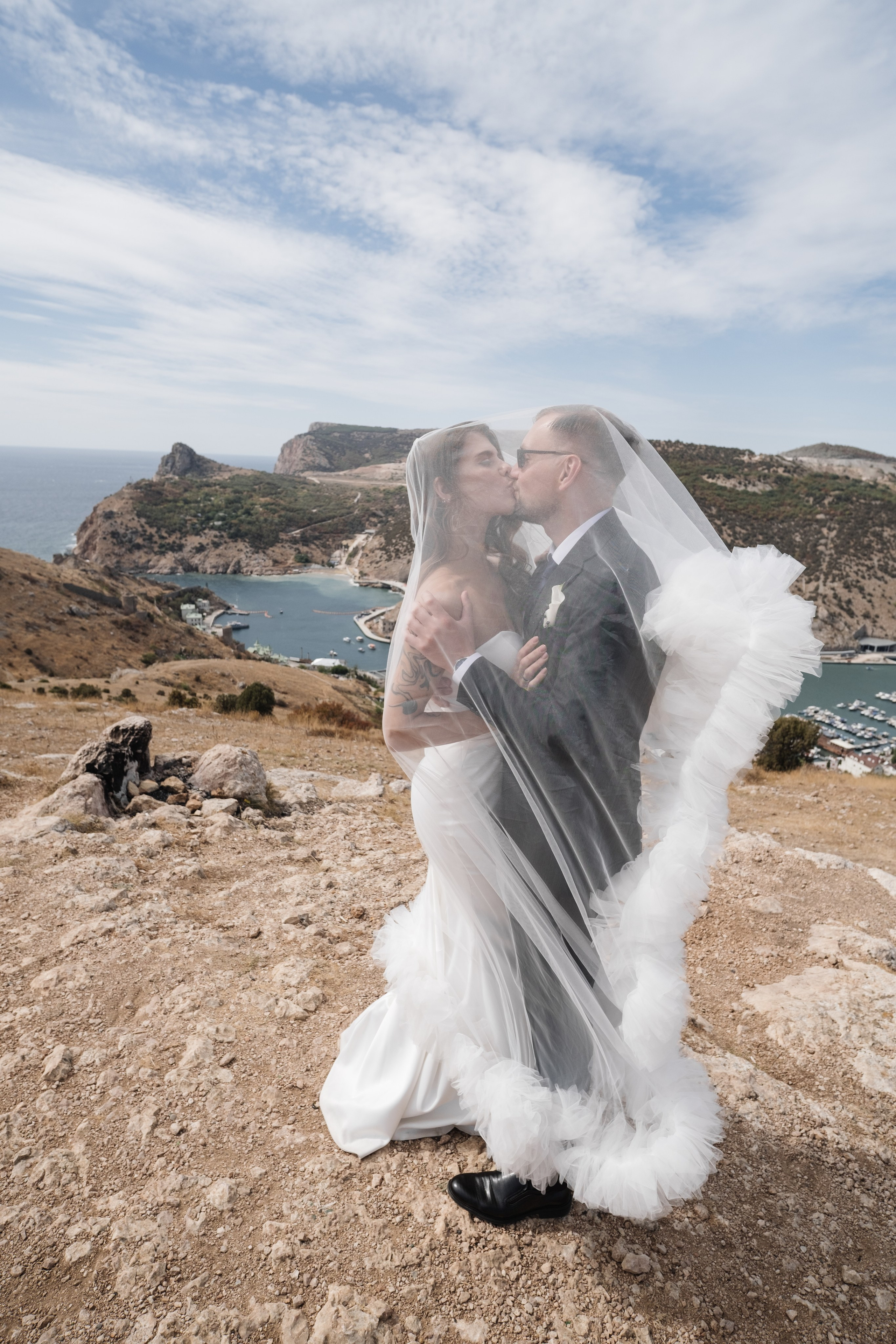 Дарья и Виктор в Балаклаве и на Фиоленте. Профессиональная фотосъемка в Крыму. Натуральные эмоции и живые кадры. Забронируйте дату прямо сейчас!