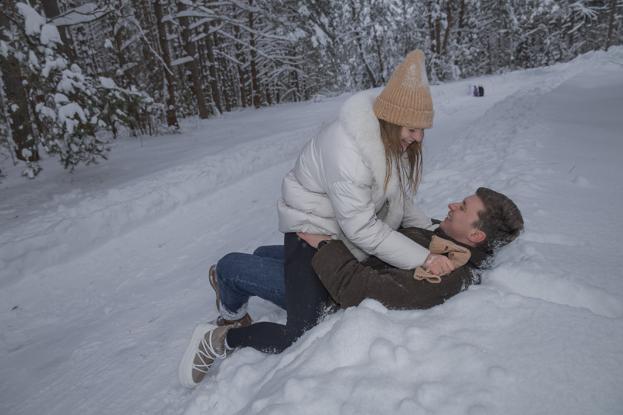 Love Story,Фотосессия,Пара,Влюблённая пара,Зимний лес,Любовь,смех,радость,нежность,поцелуй,поцелуи