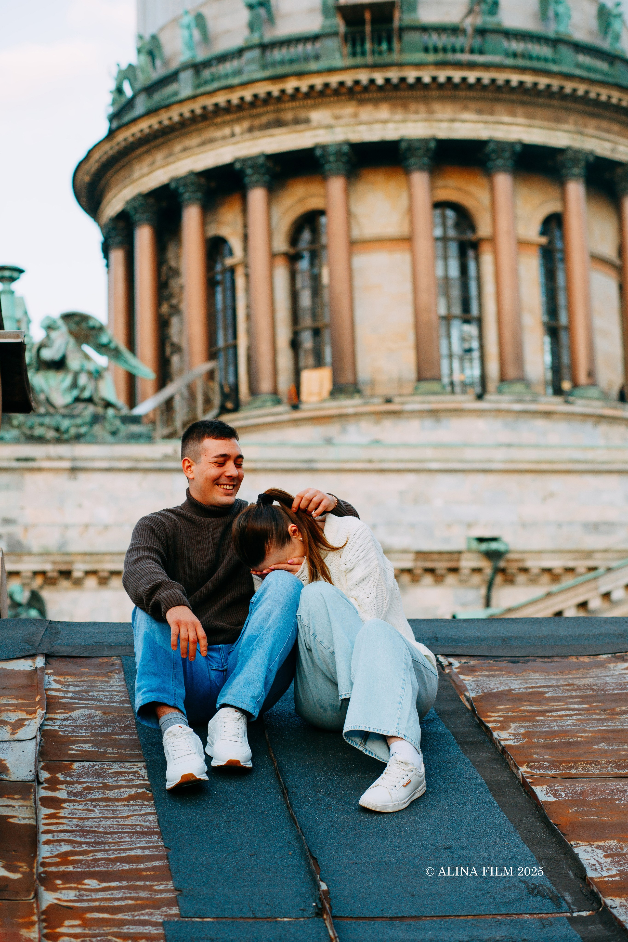 Лавстори на крыше у Исаакия. Фотограф в Санкт-Петербурге Alina Film