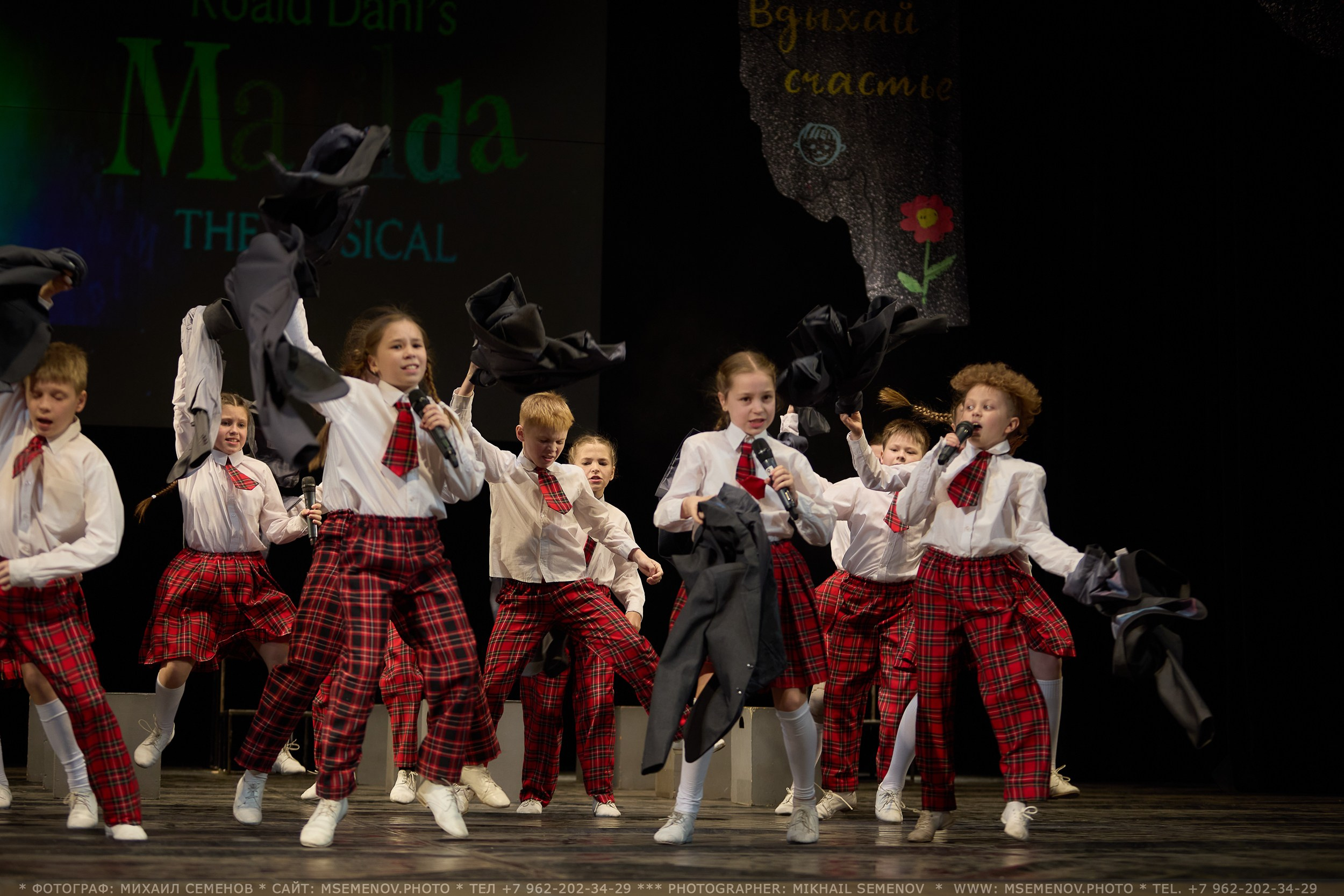 Концерт «Веселая семейка». Photographer for business Mikhail Semenov. Aqua photo studio, photo school