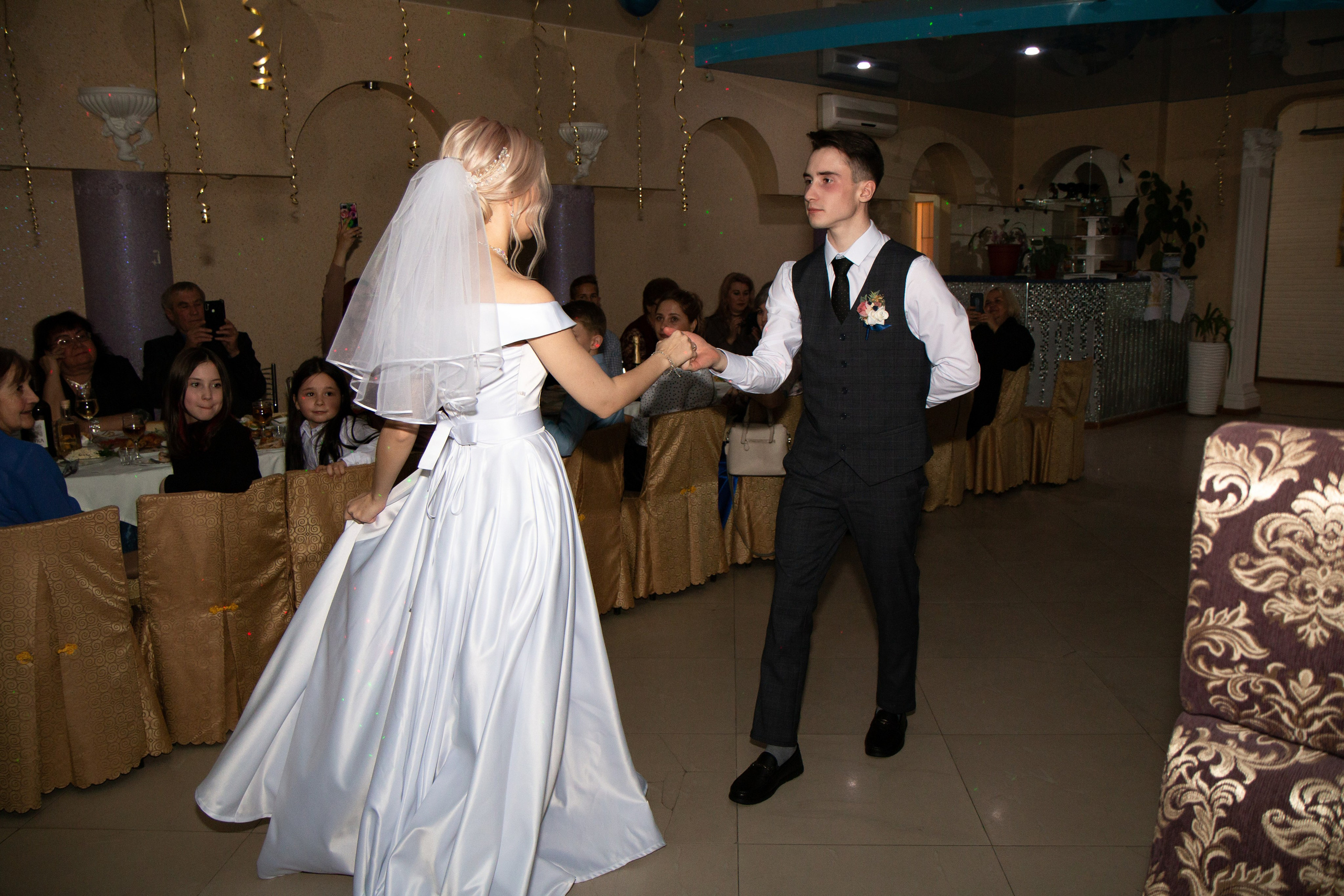 Свадебная фотосессия в Шелехове. Фотограф в Шелехове, лучшие выпускные альбомы в Шелехове