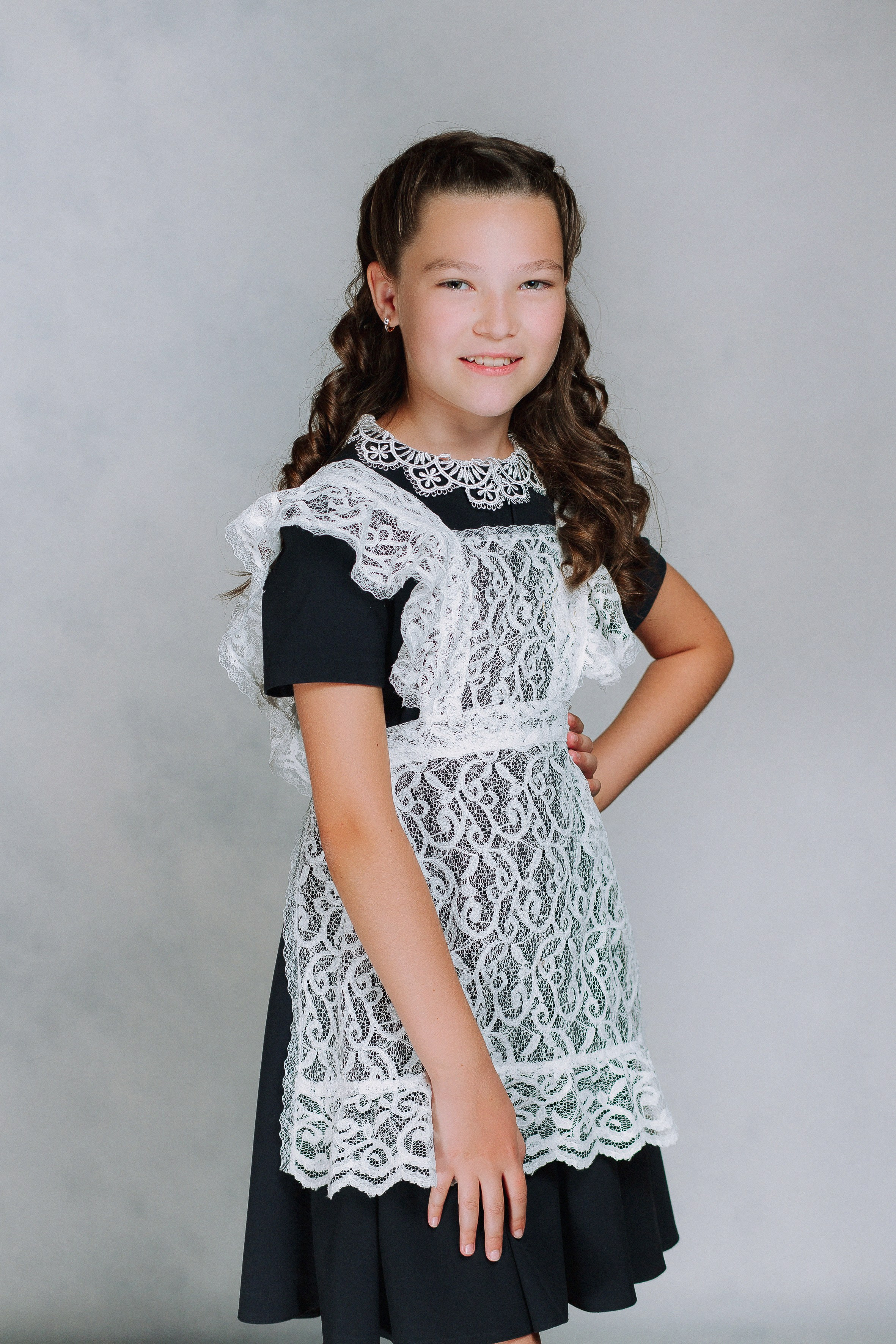 Портрет на светлом фоне- начальная школа. Выпускные альбомы Натальи Бутко: Новороссийск, Анапа, Геленджик