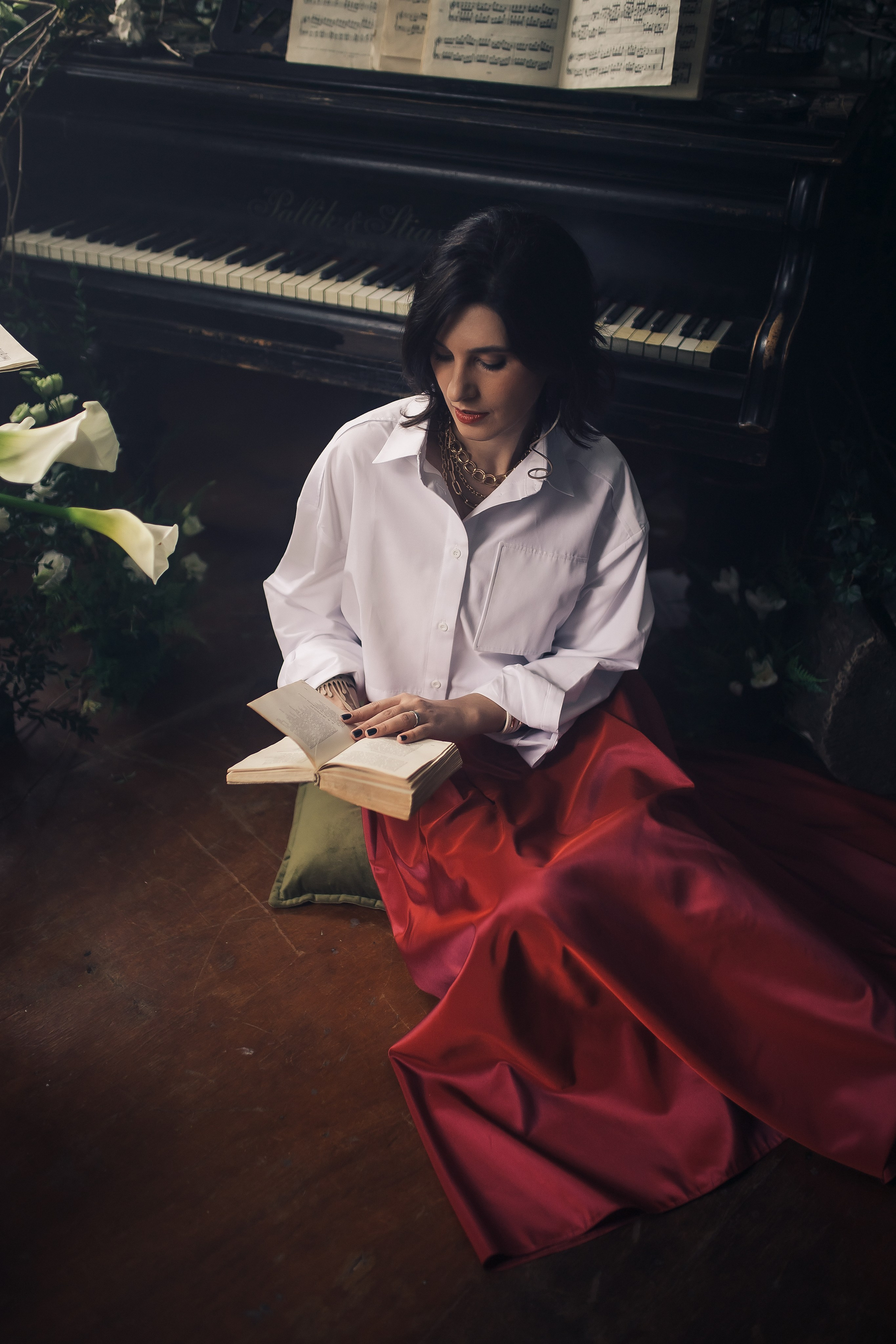 Ольга в комнате с роялем. Фотограф в Москве Наталья Спиридонова