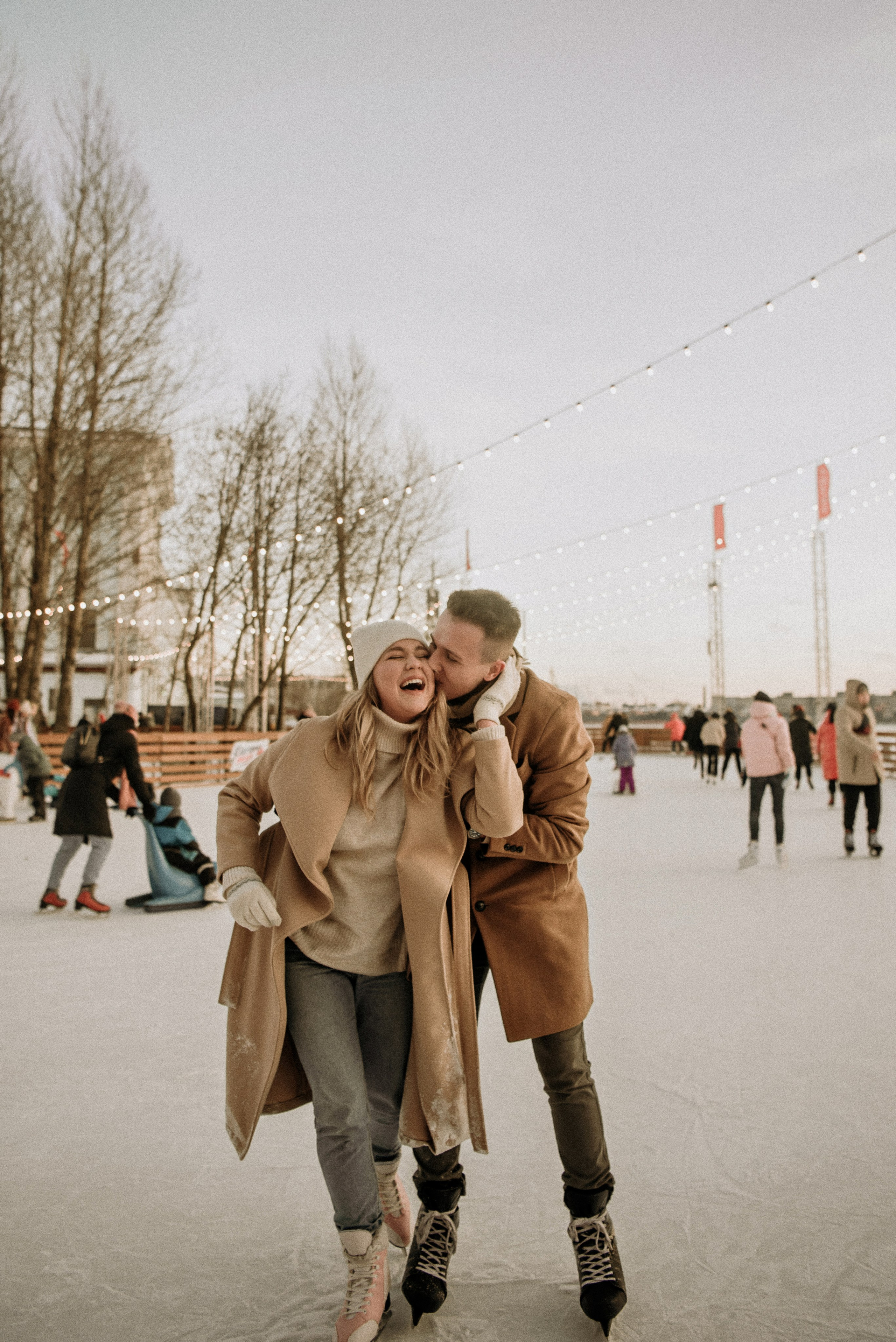 Лиза и Антон. Каток. Свадебный фотограф в Санкт-Петербурге София Шубик