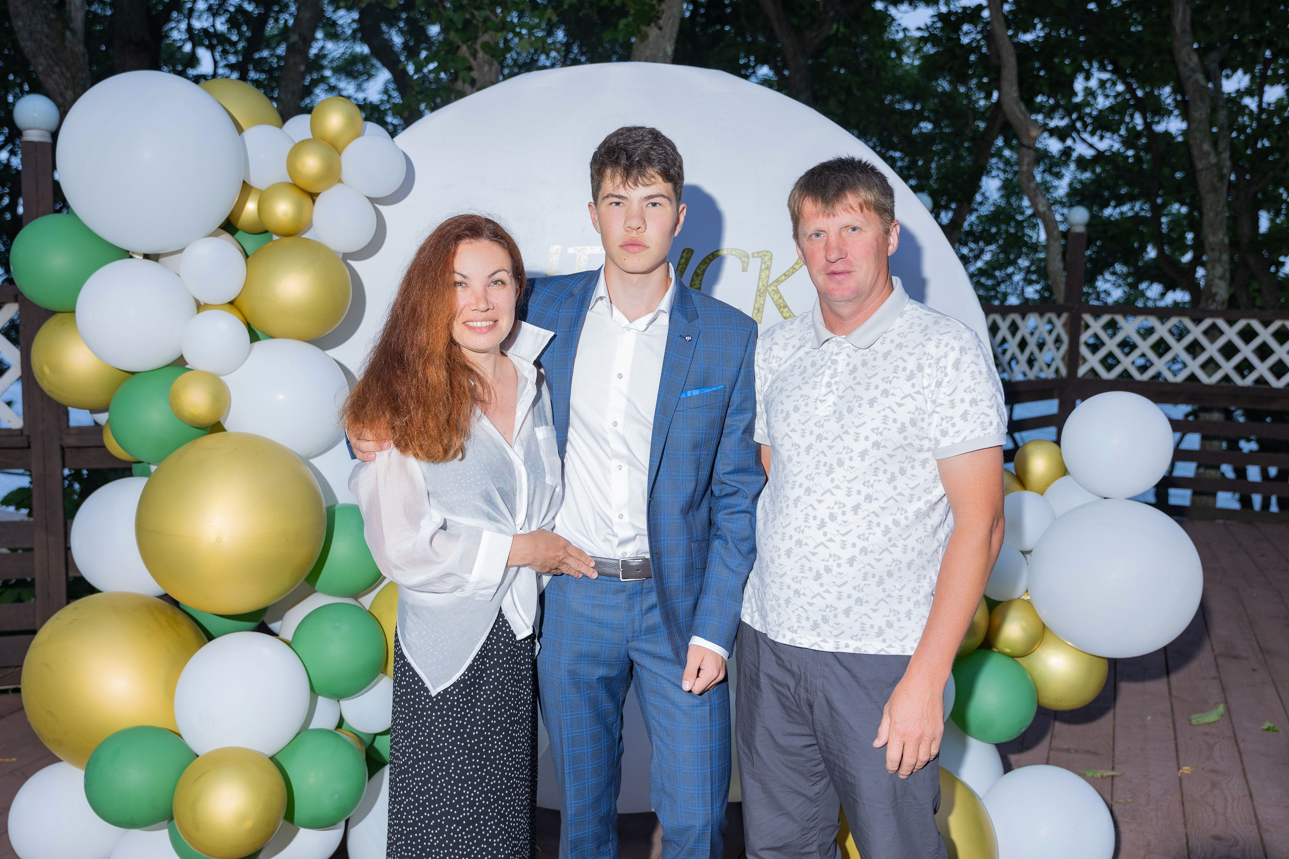 Выпускной вечер на базе отдыха Жемчужина. Выпускные альбомы во Владивостоке