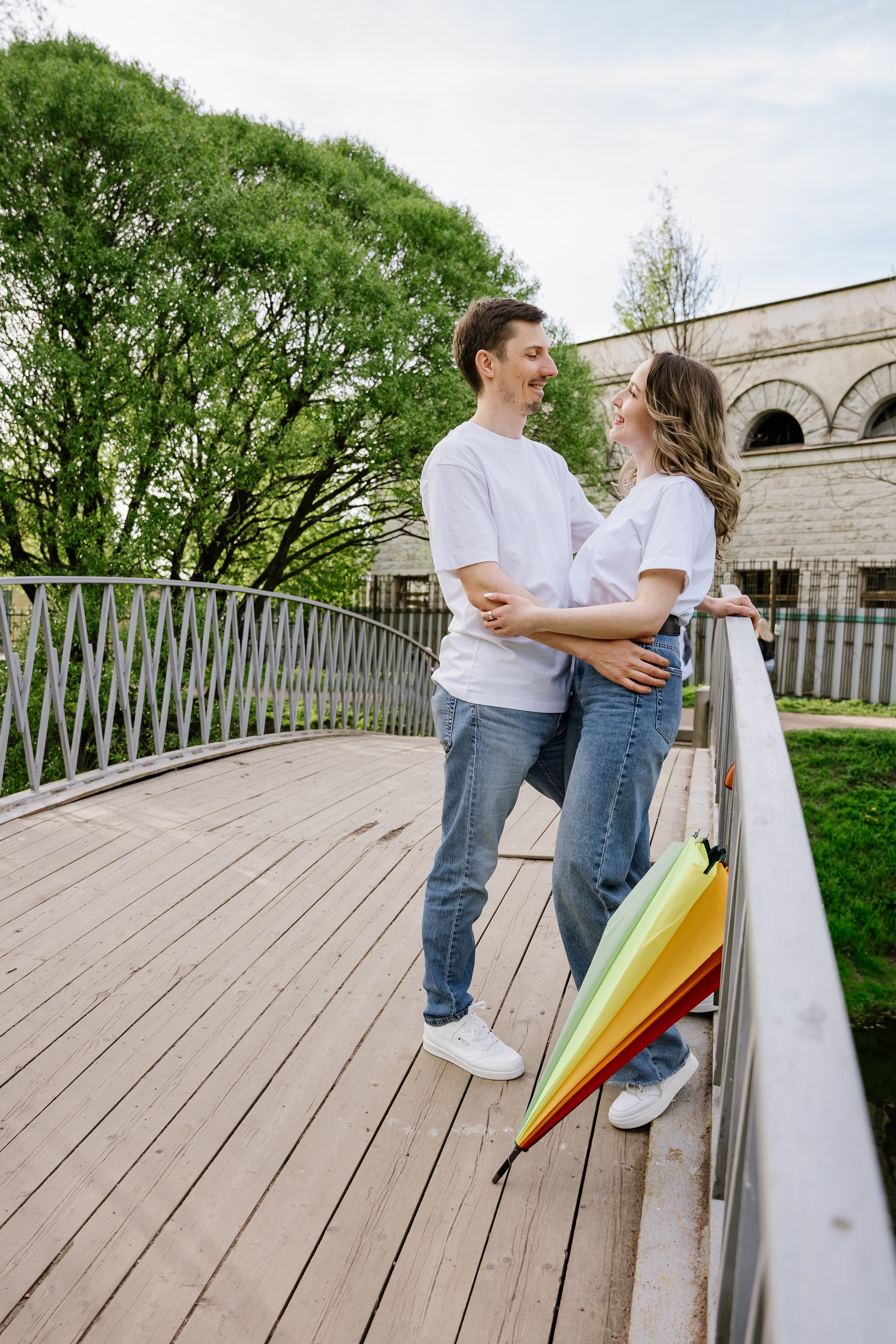 Под цветным зонтом