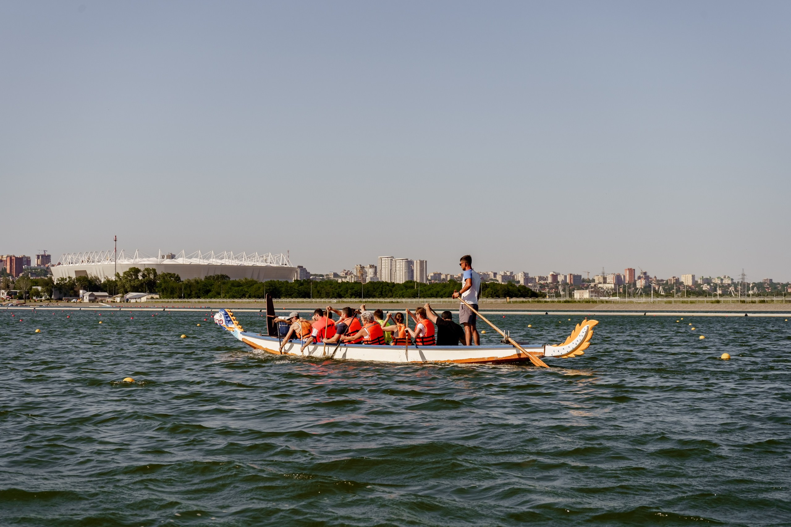 Соревнования на лодках-драконах. Студия событий ДЕЙЗИ. Организация мероприятий. Свадебное агентство в Ростове-на-Дону. Свадебный организатор. Организация свадьбы под ключ