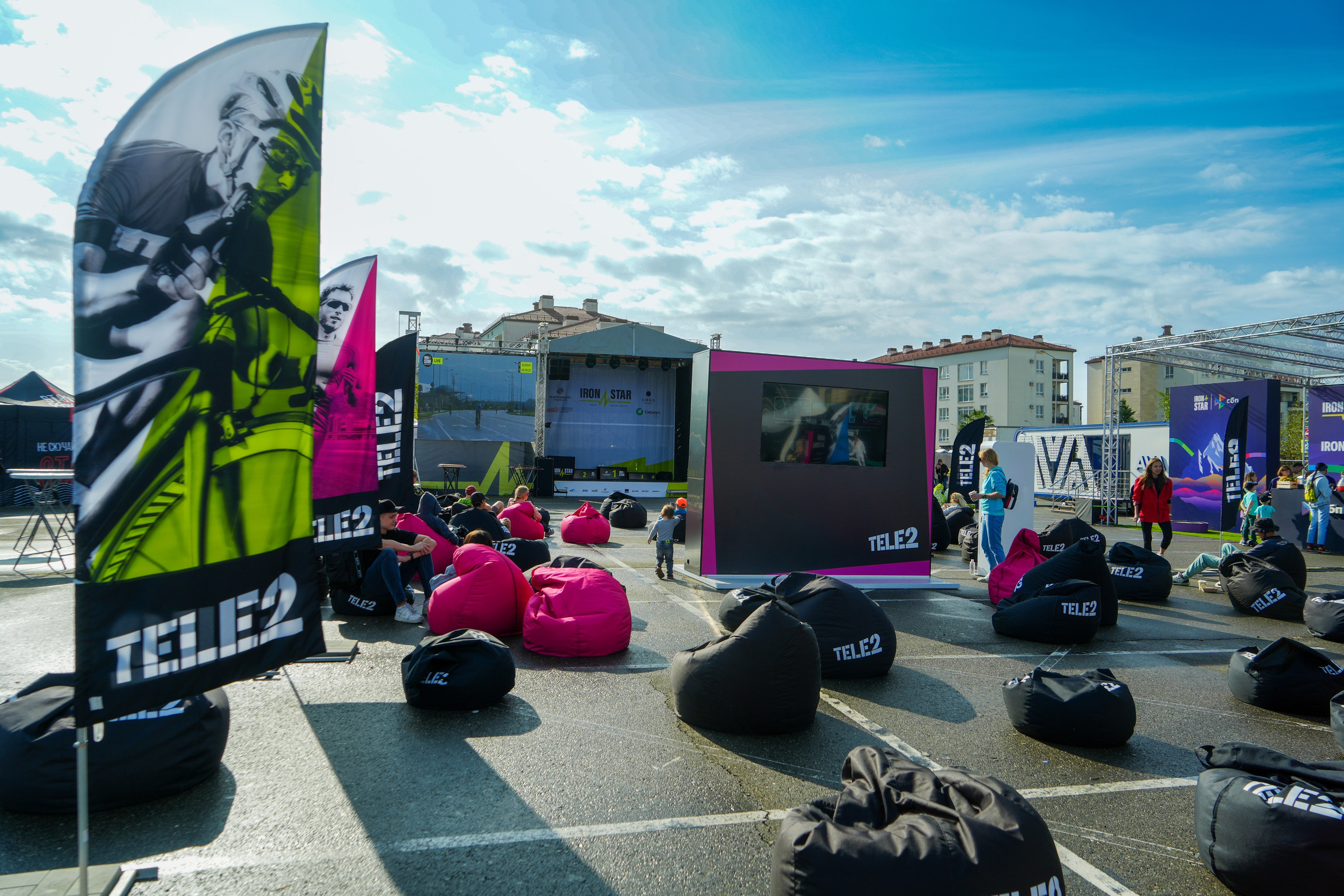 Фотоотчет партнерской интеграции для компании TELE2 на фестивале Ironstar. Репортажный фотограф в Красной Поляне и Сочи Павлюченко Екатерина