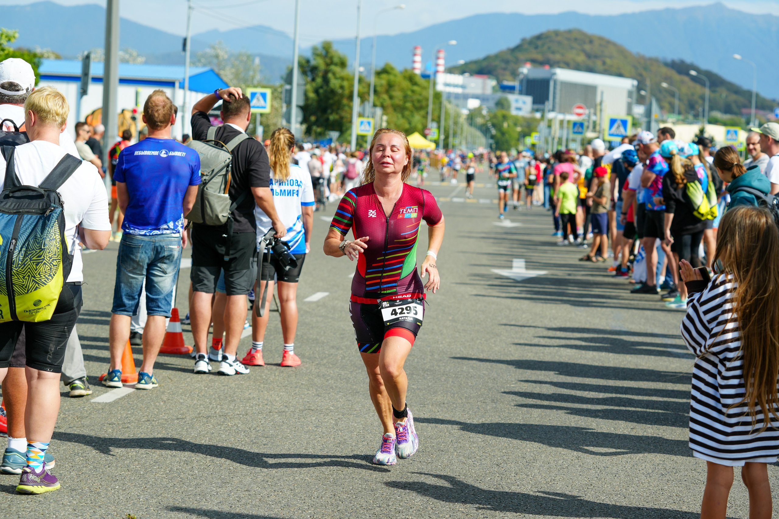 Фотоотчет партнерской интеграции для компании TELE2 на фестивале Ironstar. Репортажный фотограф в Красной Поляне и Сочи Павлюченко Екатерина