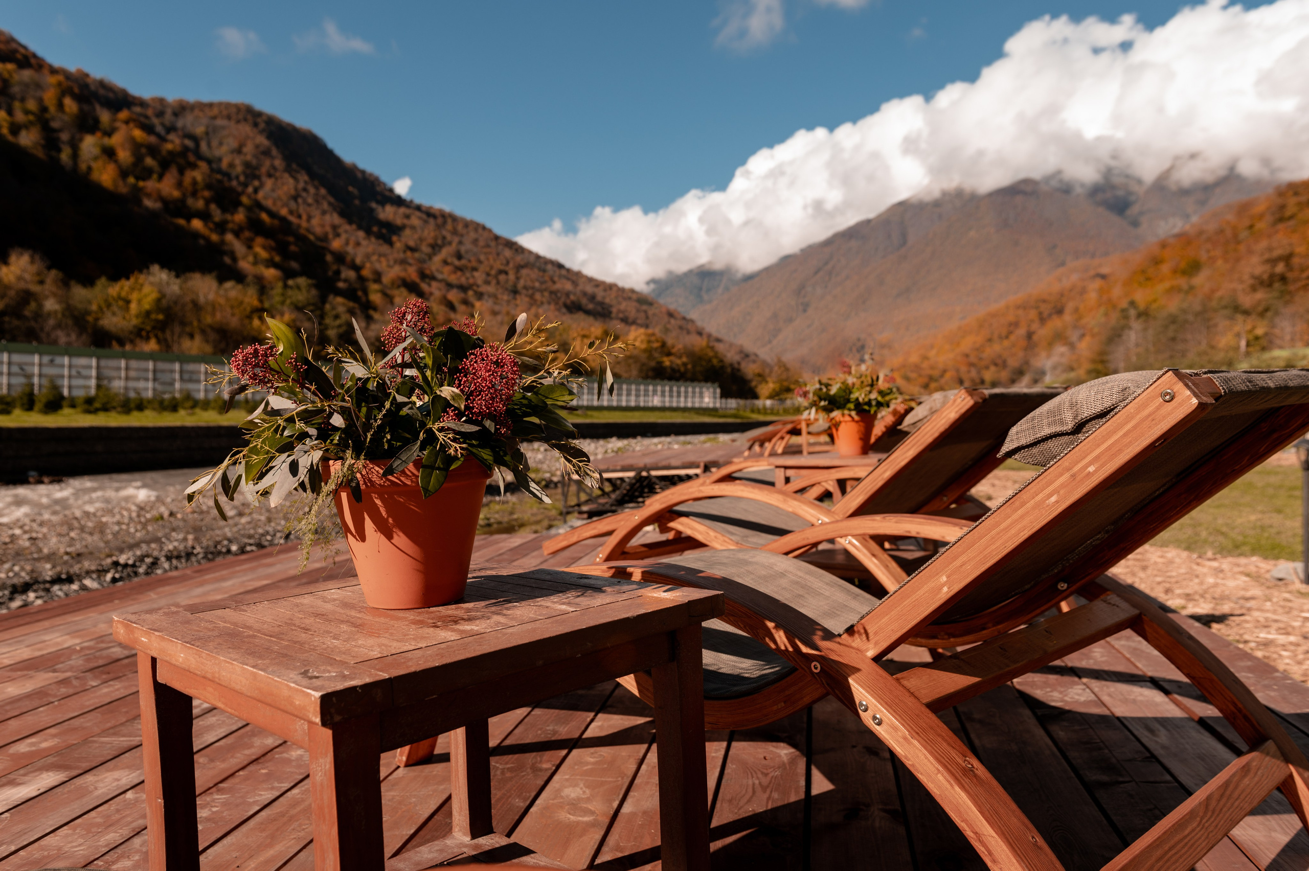 Контент съемка места для отдыха на курорте Газпром Поляна «Мзымта Пляж». Репортажный фотограф в Красной Поляне и Сочи Павлюченко Екатерина