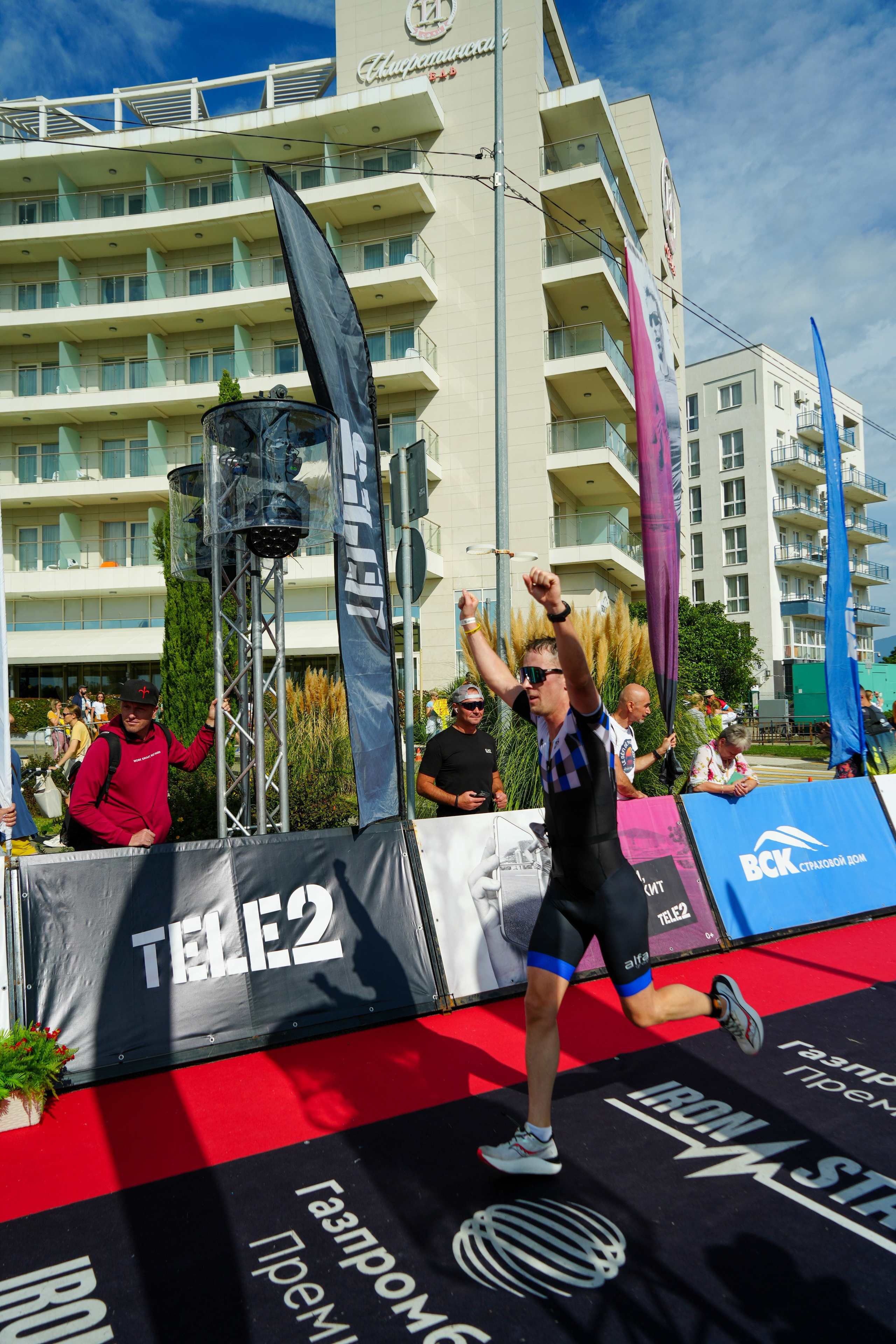 Фотоотчет партнерской интеграции для компании TELE2 на фестивале Ironstar. Репортажный фотограф в Красной Поляне и Сочи Павлюченко Екатерина