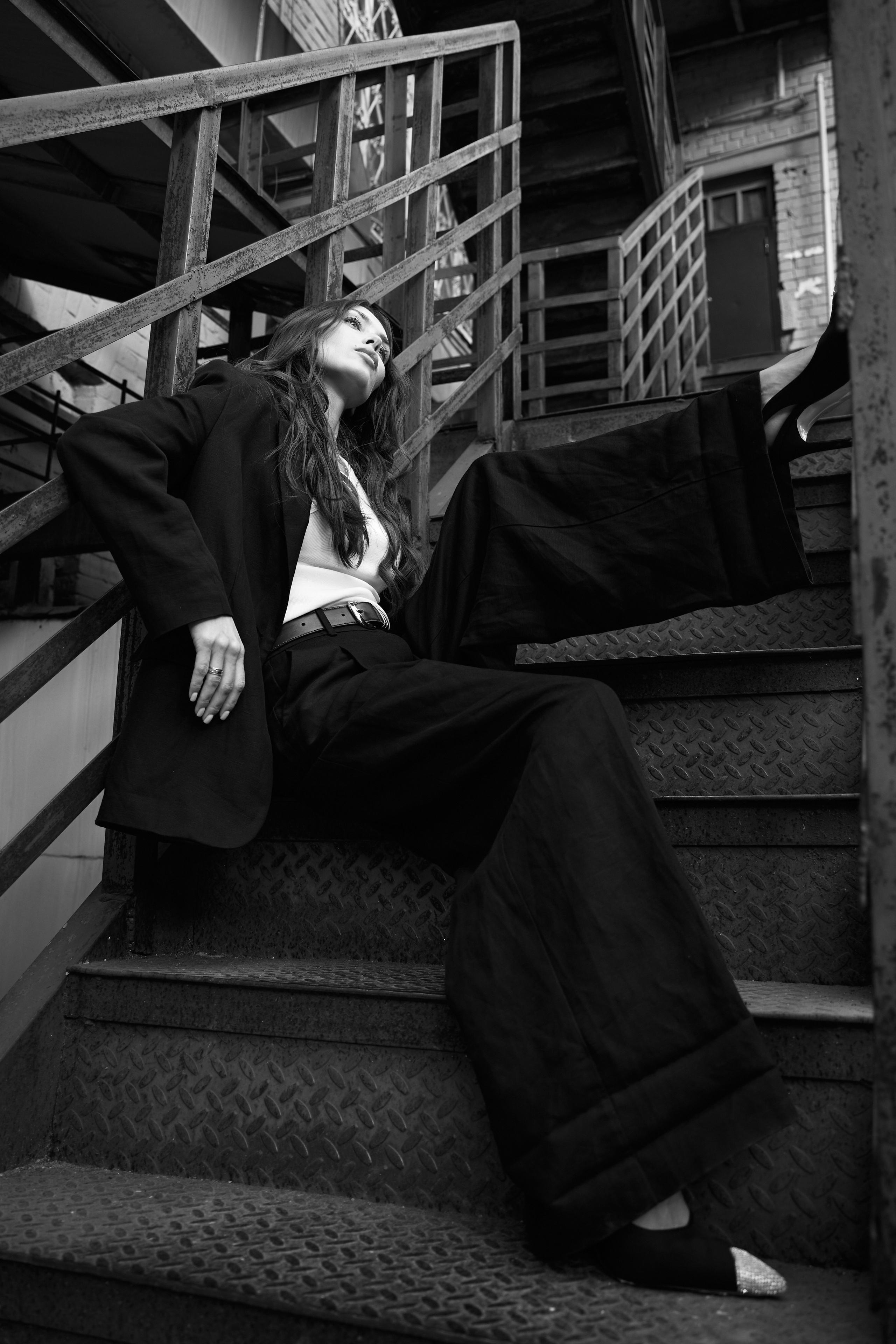 Девушка на лестнице