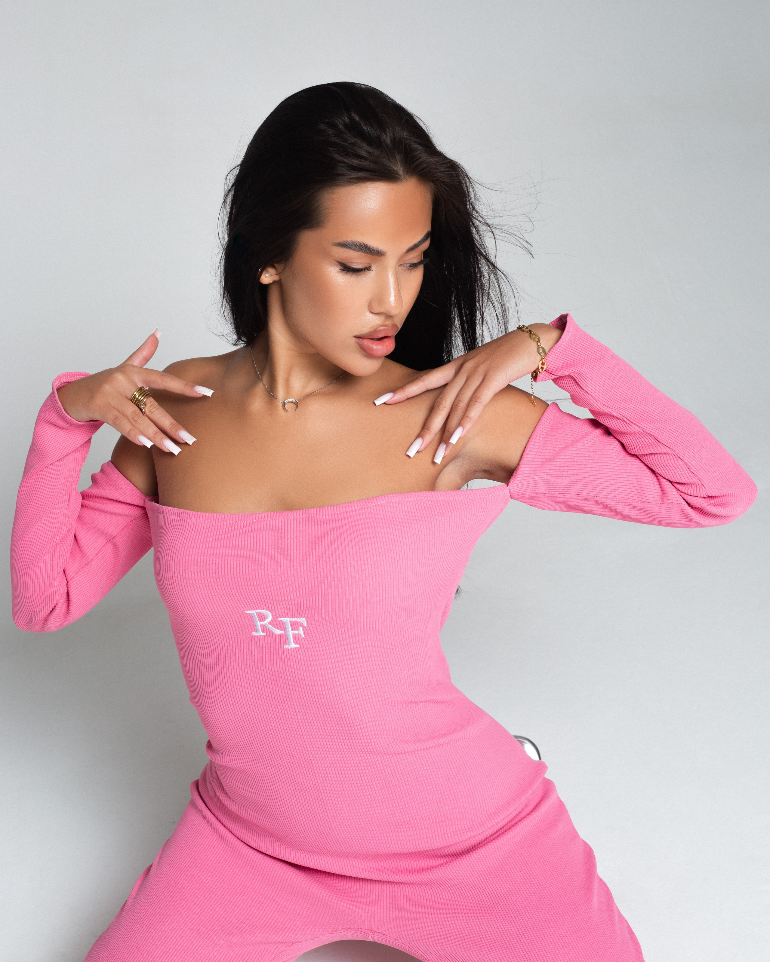 КАТАЛОГ | серый фон. RUNA production — стильные съемки для брендов