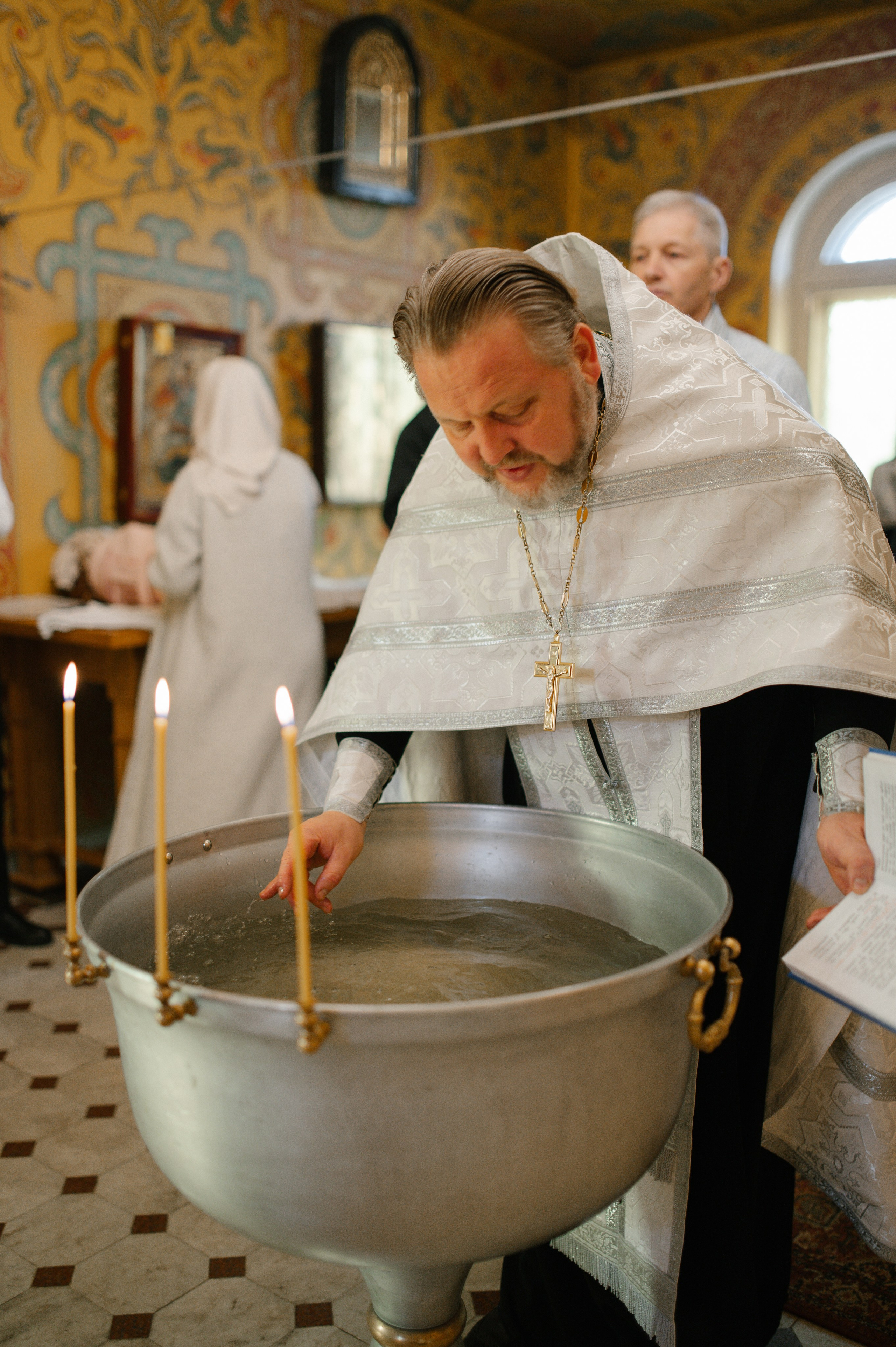 Крещение в Храме Воздвижения Креста Господня в Алтуфьеве. Семейный и свадебный фотограф в Москве Татьяна Николаева