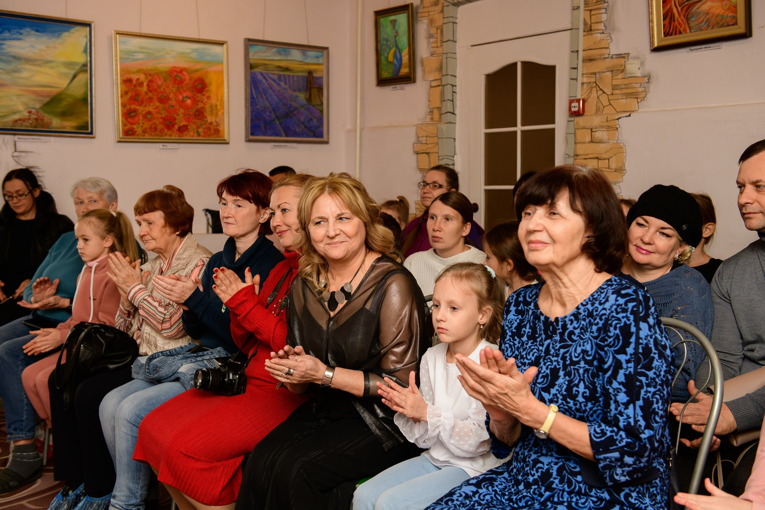 Выставка «Влюбленная в мир». Художница Татьяна Иванова-Гуляева. Фотограф Валерия Голубева (Миронова)