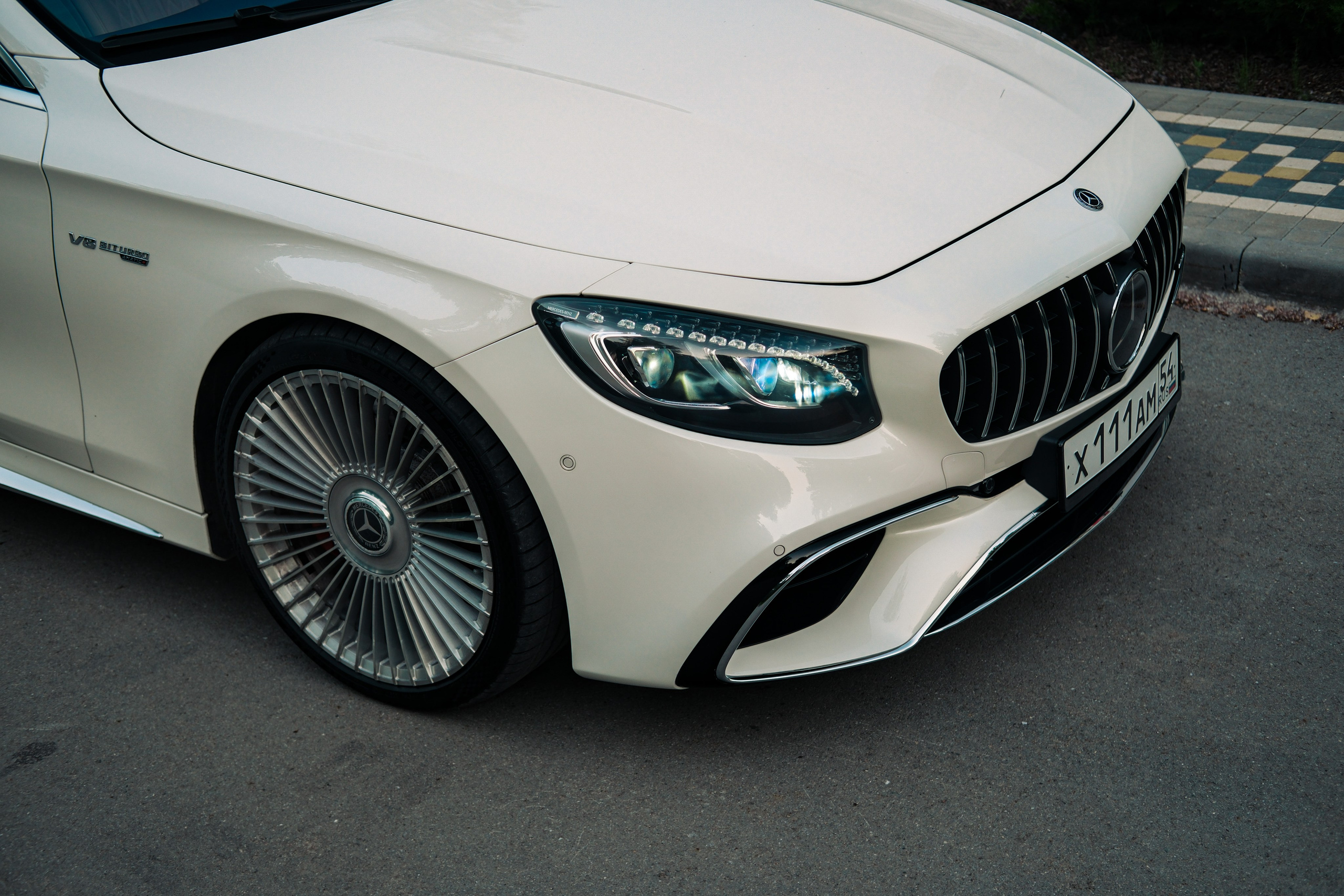 Профессиональная фотосессия Mercedes Benz S63 AMG Coupe в&nbsp;Новосибирске. Автомобильный фотограф Чанчин Владимир: детальные снимки кузова, интерьера и&nbsp;динамики. Съемка автомобиля для продажи