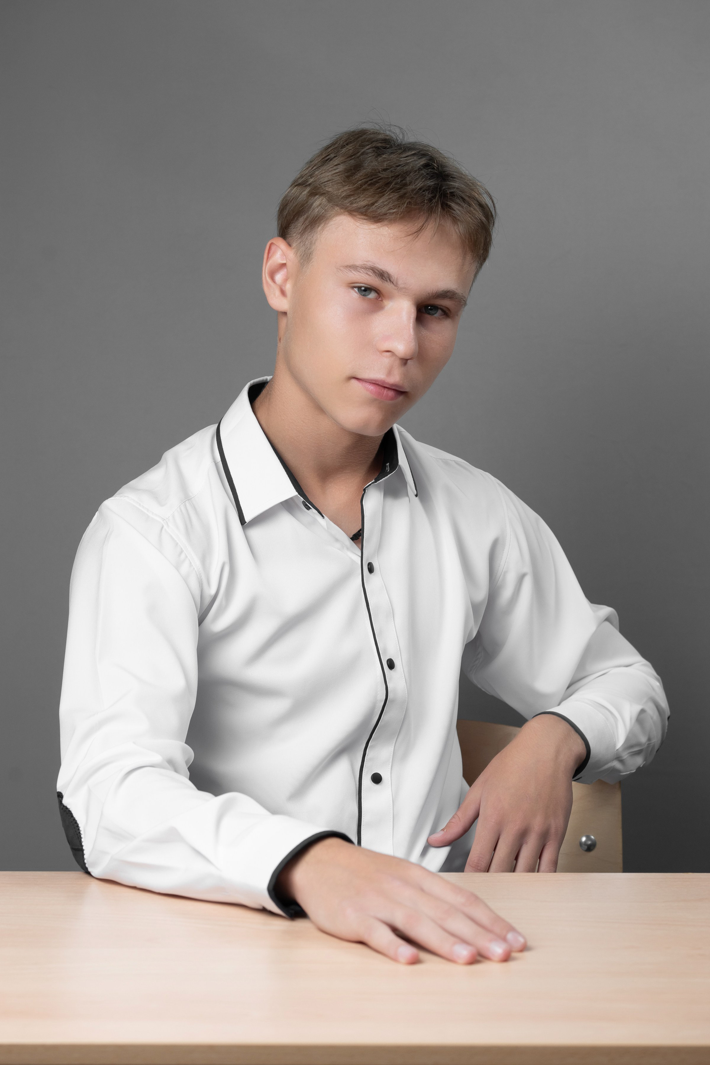 Портреты на сером  фоне. Ольга Плаксина фотограф в Саратове