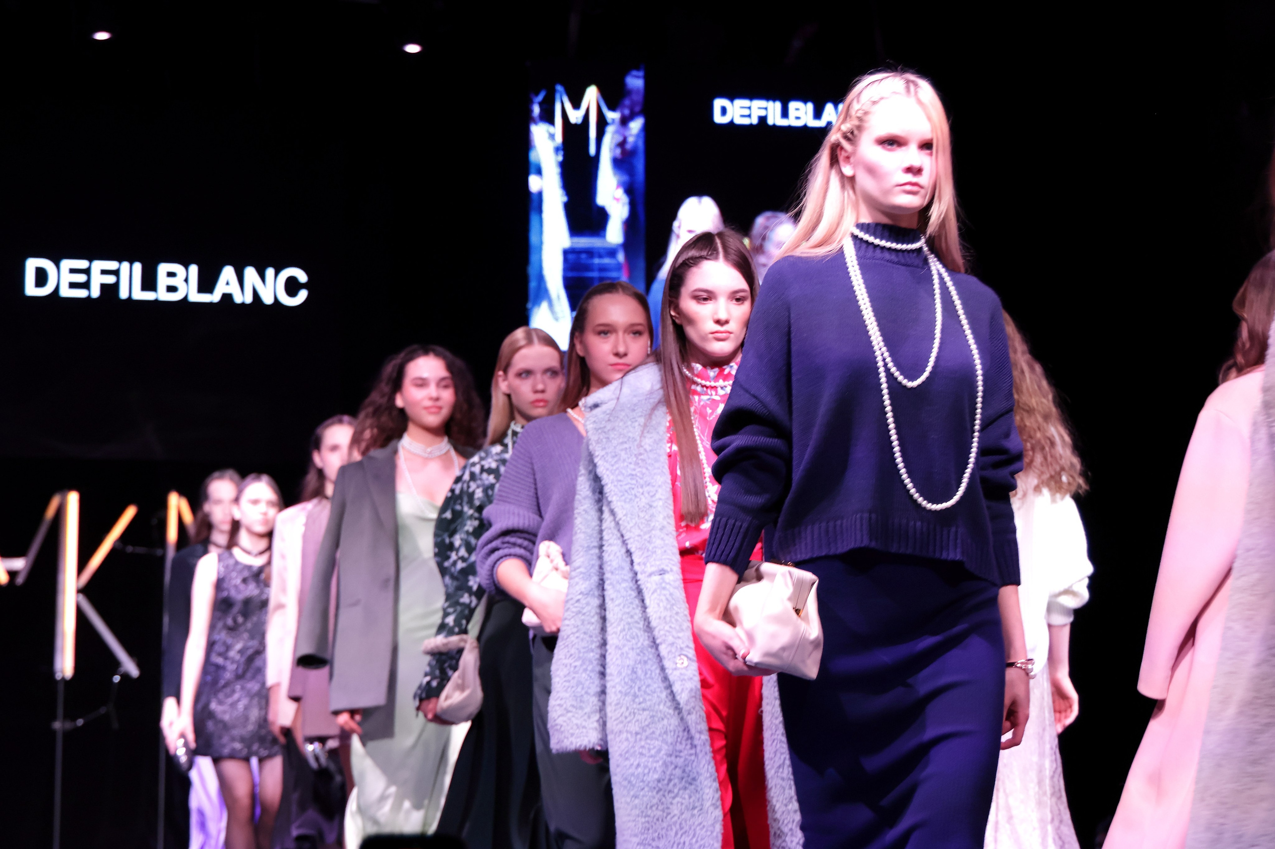 Финальный проход моделей бренда Defilblanc на Международном Конкурсе Молодых Модельеров (МКММ)