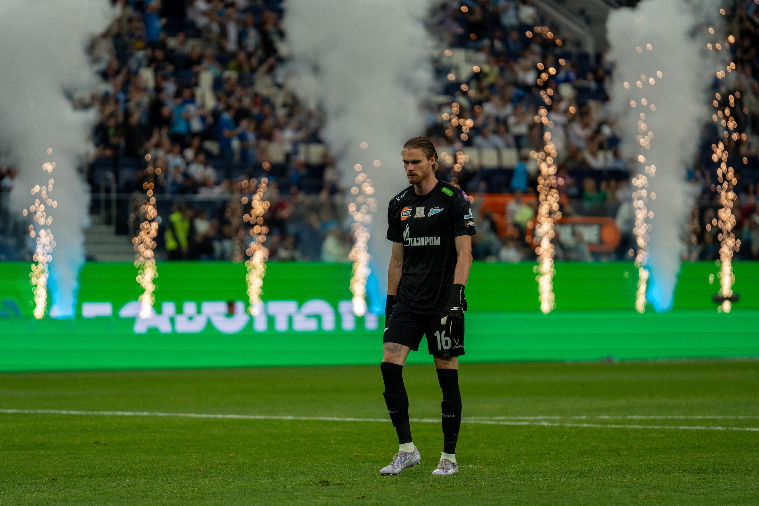 Вратарь «Зенита» на поле после гола — спортивный фотограф Санкт-Петербург