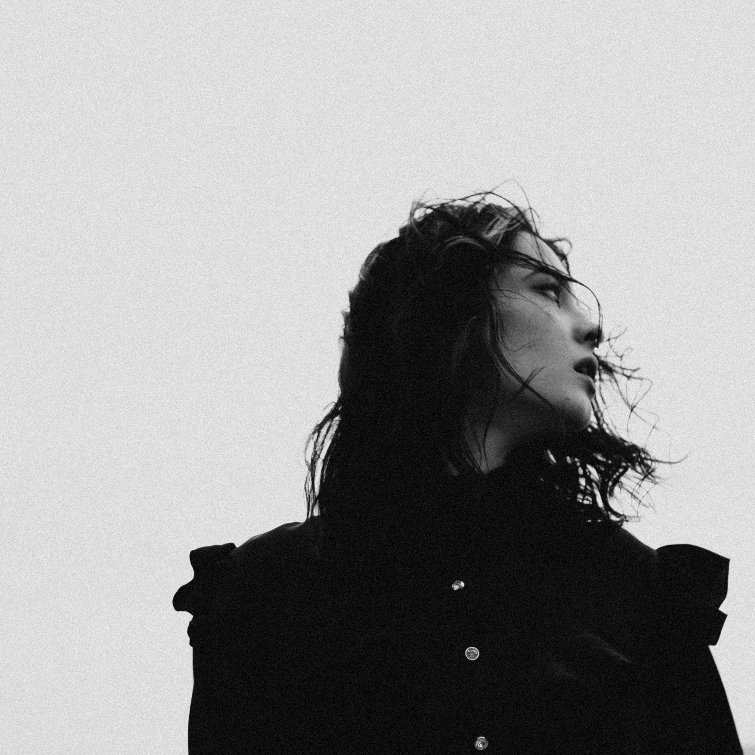 Съёмка у моря с оленьими рогами