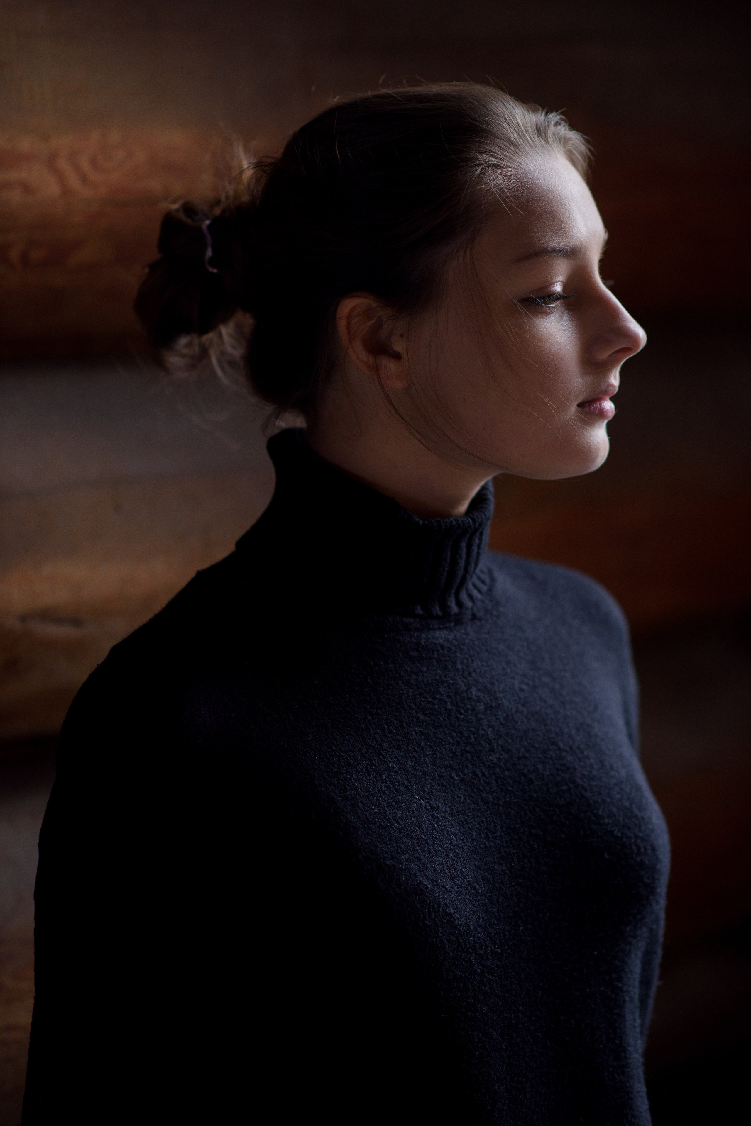 Фотосессия девочки подростка в Коломенском в темном ключе. Главная