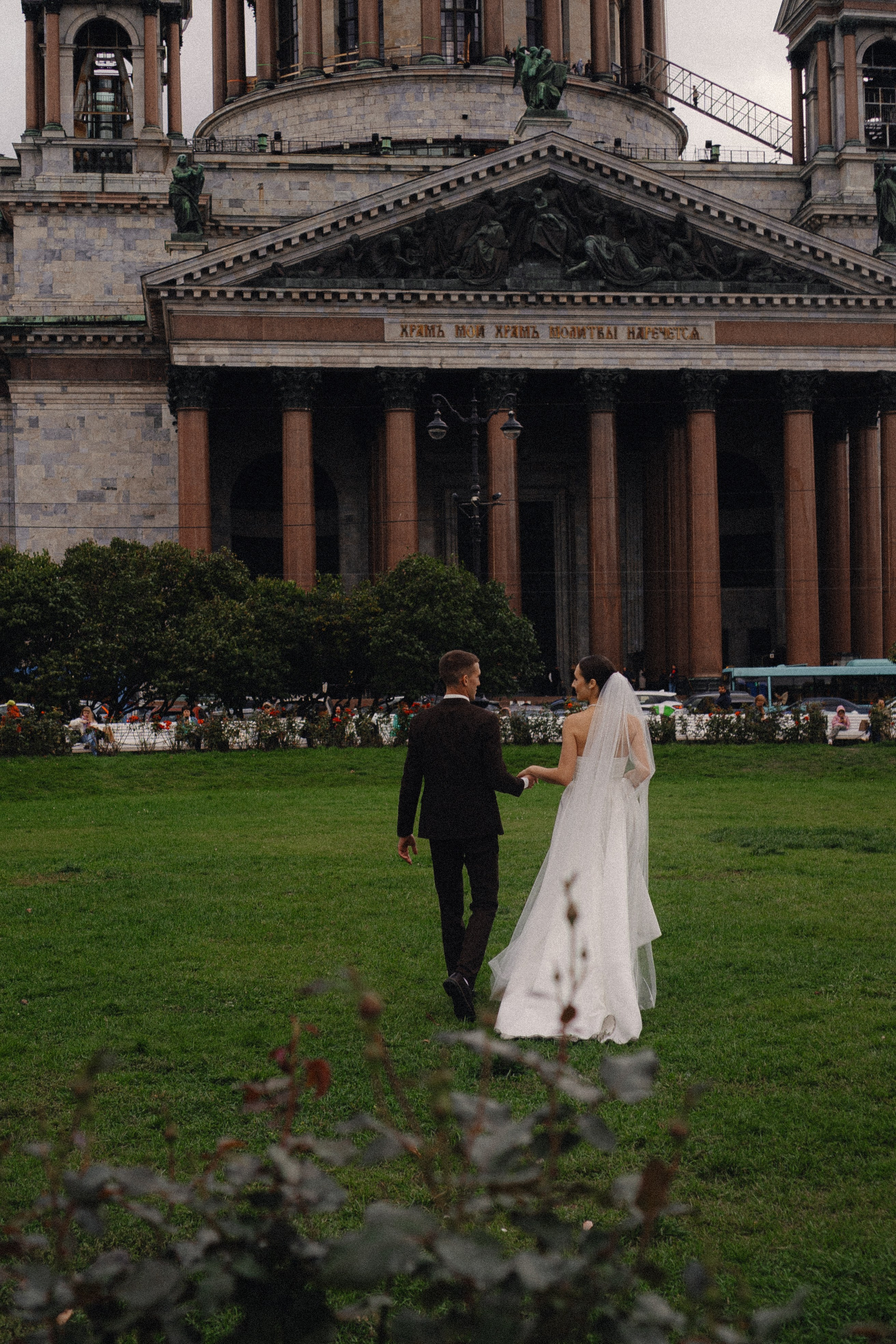 СВАДЕБНАЯ ПРОГУЛКА В САНТК-ПЕТЕРБУРГЕ (ИСАКИЕВСКИЙ СОБОР, ЗИМНЯЯ КАНАВКА, ЭРМИТАЖ И БОЛЬШАЯ МОРСКАЯ УЛИЦА). Профессиональный фотограф, Санкт-Петербург — Виктория Богомолова