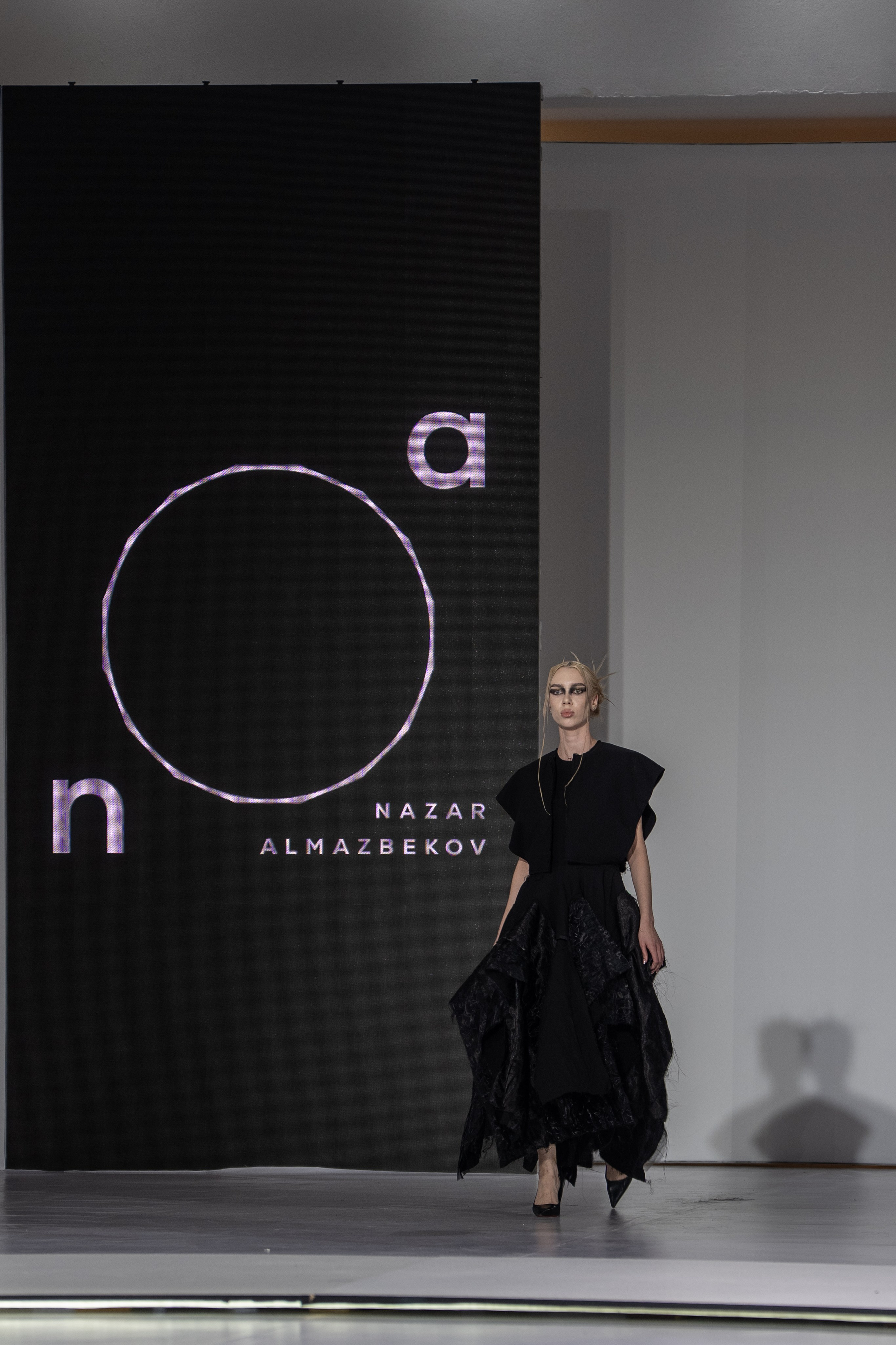 Dwsigner Nazar Almazbekov. Сайт Алматинского НЮ АРТ, будуар и фэшн фотографа Дениса Карпенко