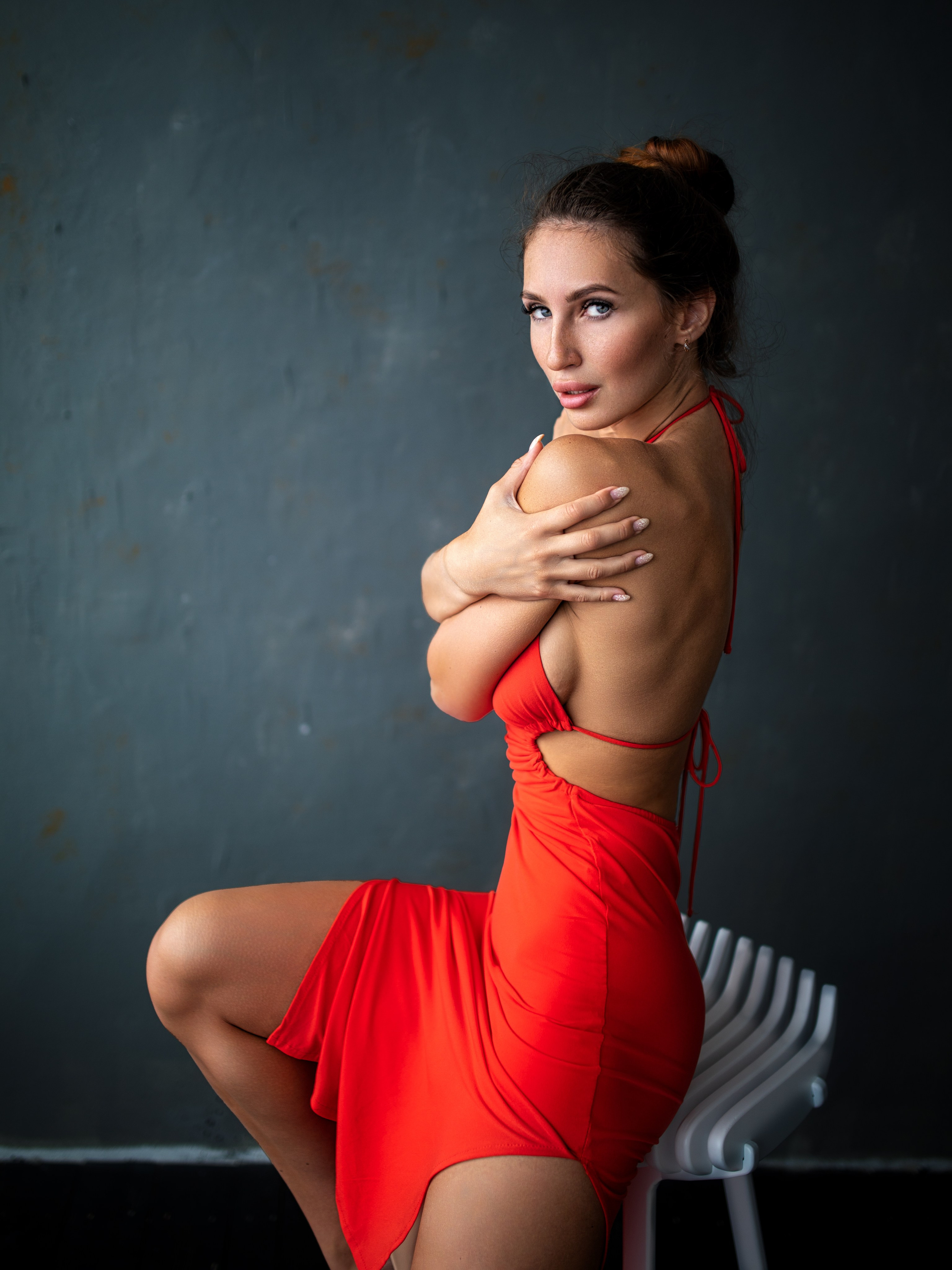Съемка с Викторией в студии с минимальным интерьером в формате для «себя»