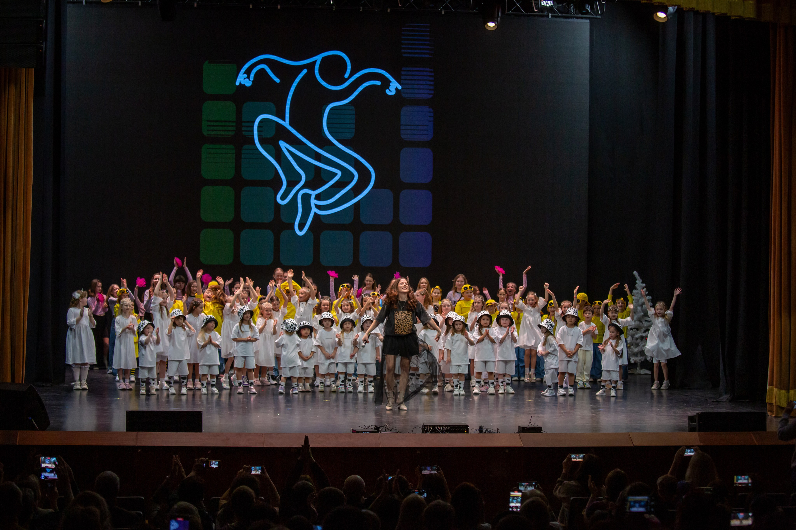 Концерт детской танцевальной школы. Репортажный, семейный, свадебный, портретный фотограф