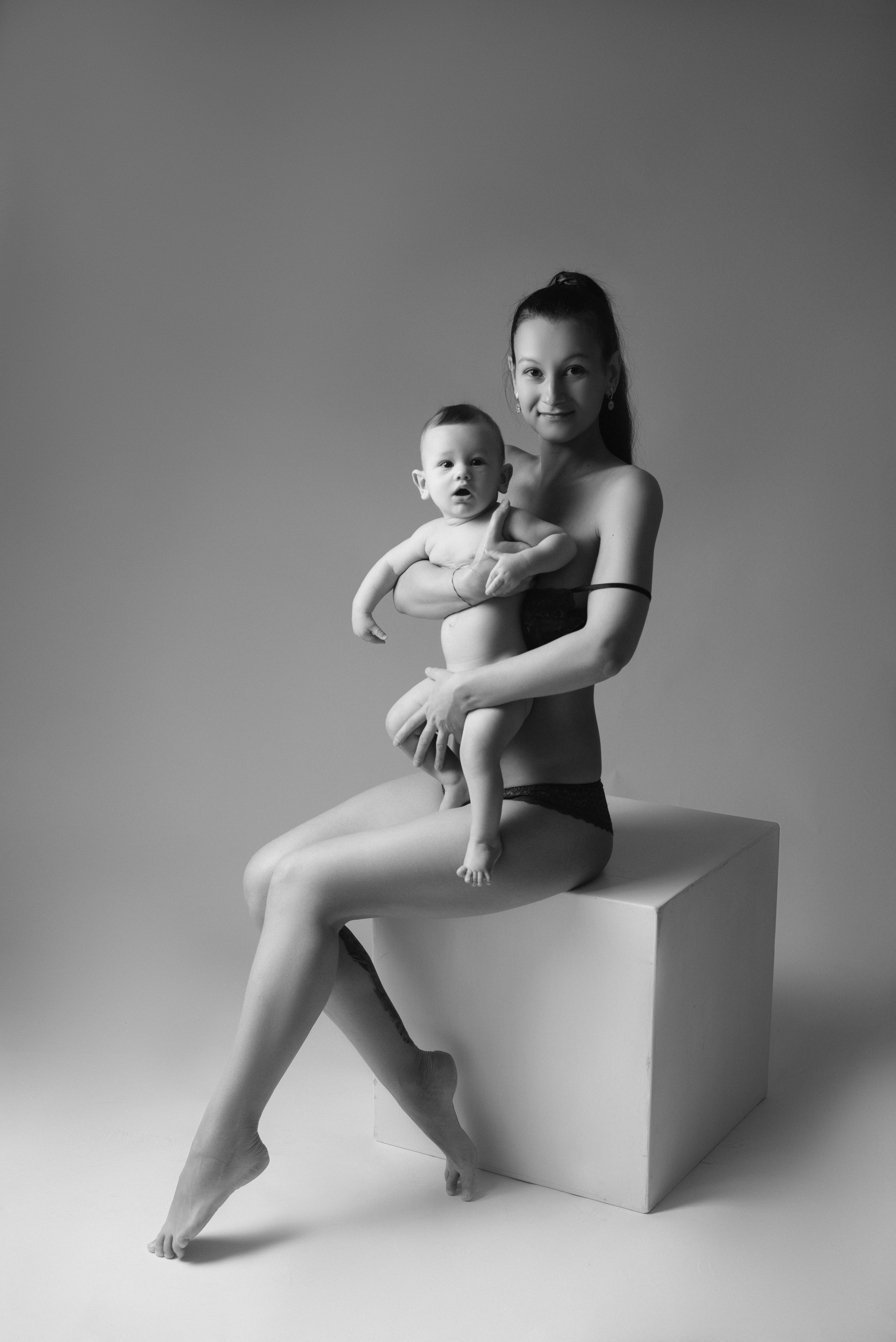 Единение (Малыш и Мама). Фотограф Новорожденных во Владивостоке Ольга Галаницкая