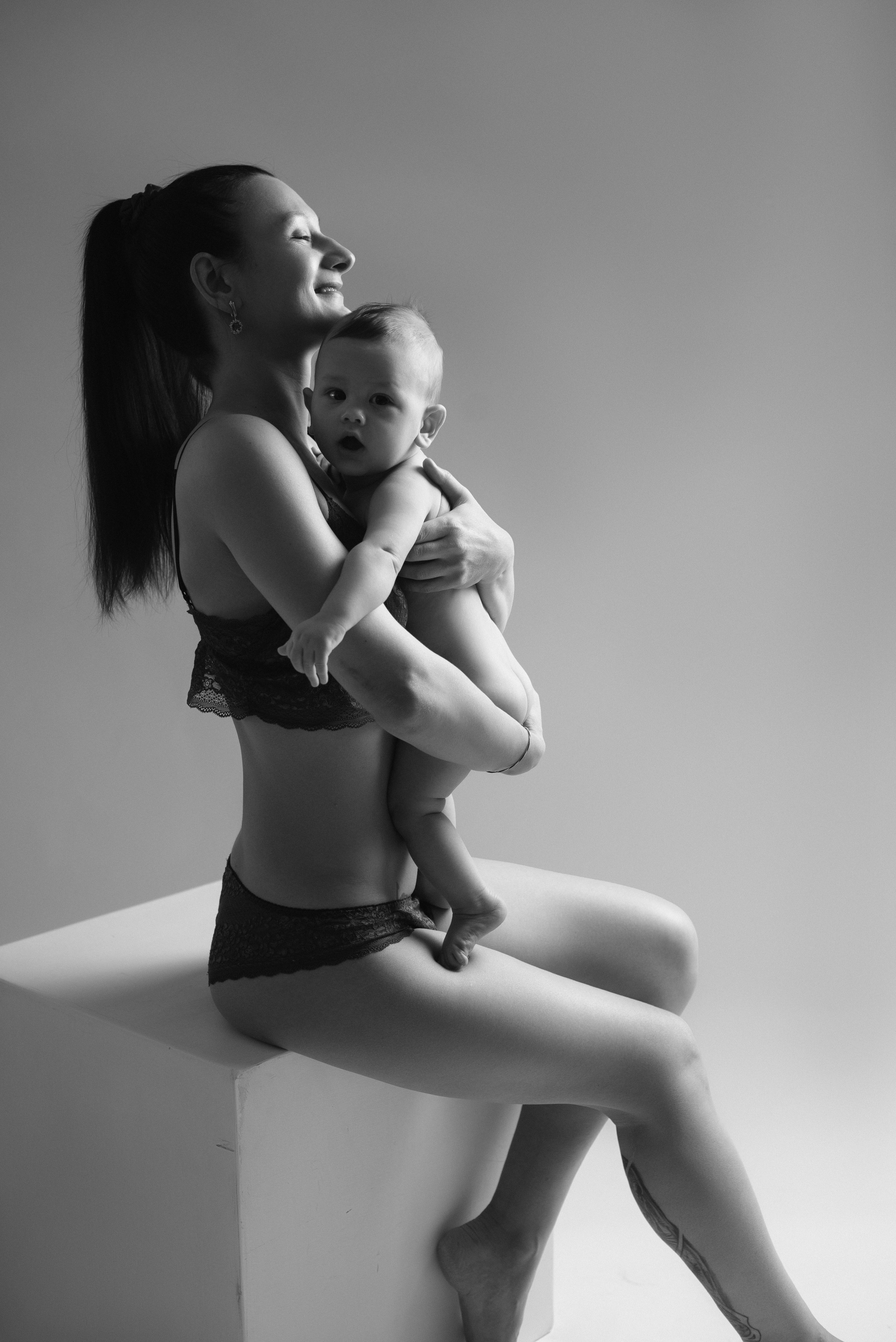 Единение (Малыш и Мама). Фотограф Новорожденных во Владивостоке Ольга Галаницкая