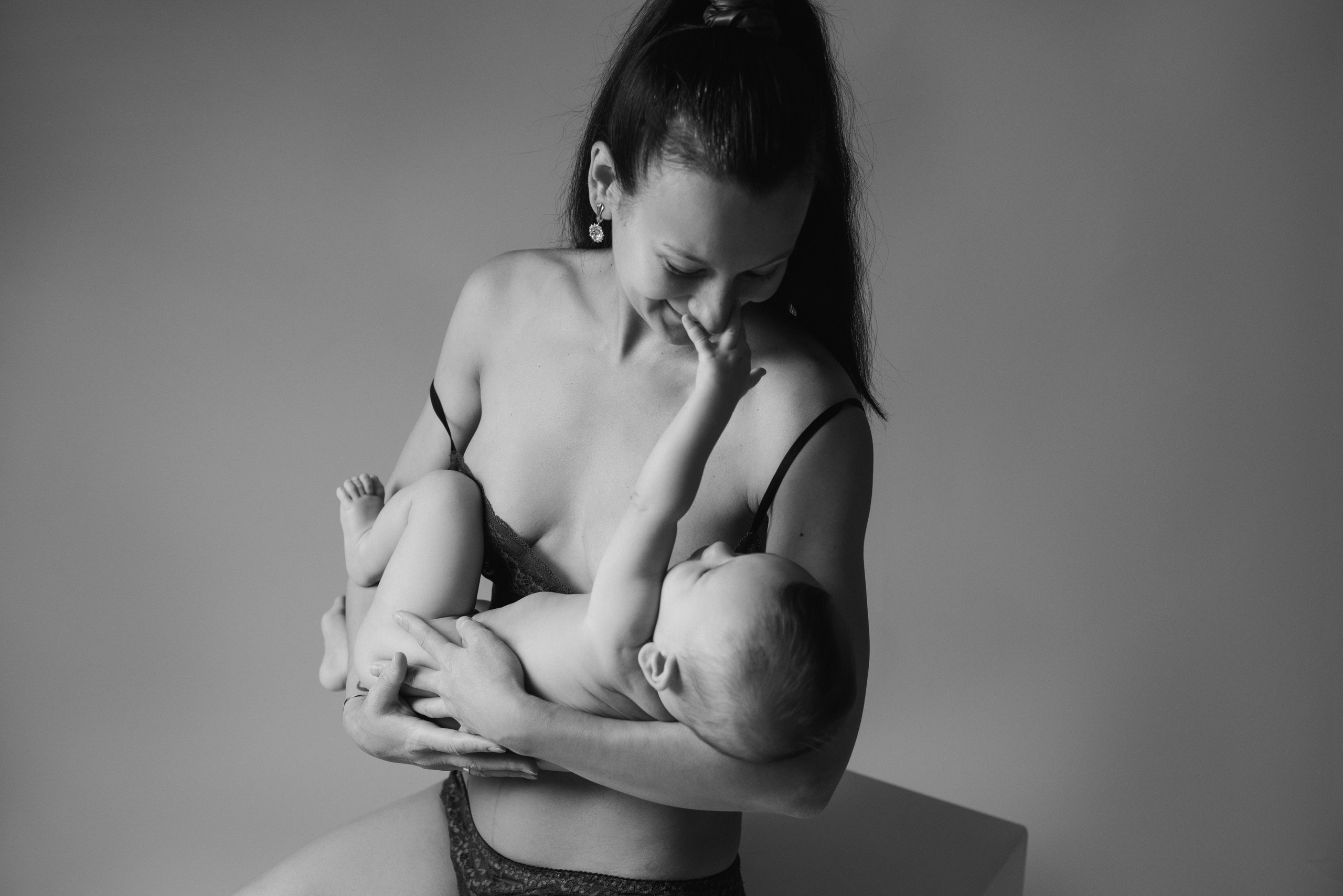 Единение (Малыш и Мама). Фотограф Новорожденных во Владивостоке Ольга Галаницкая