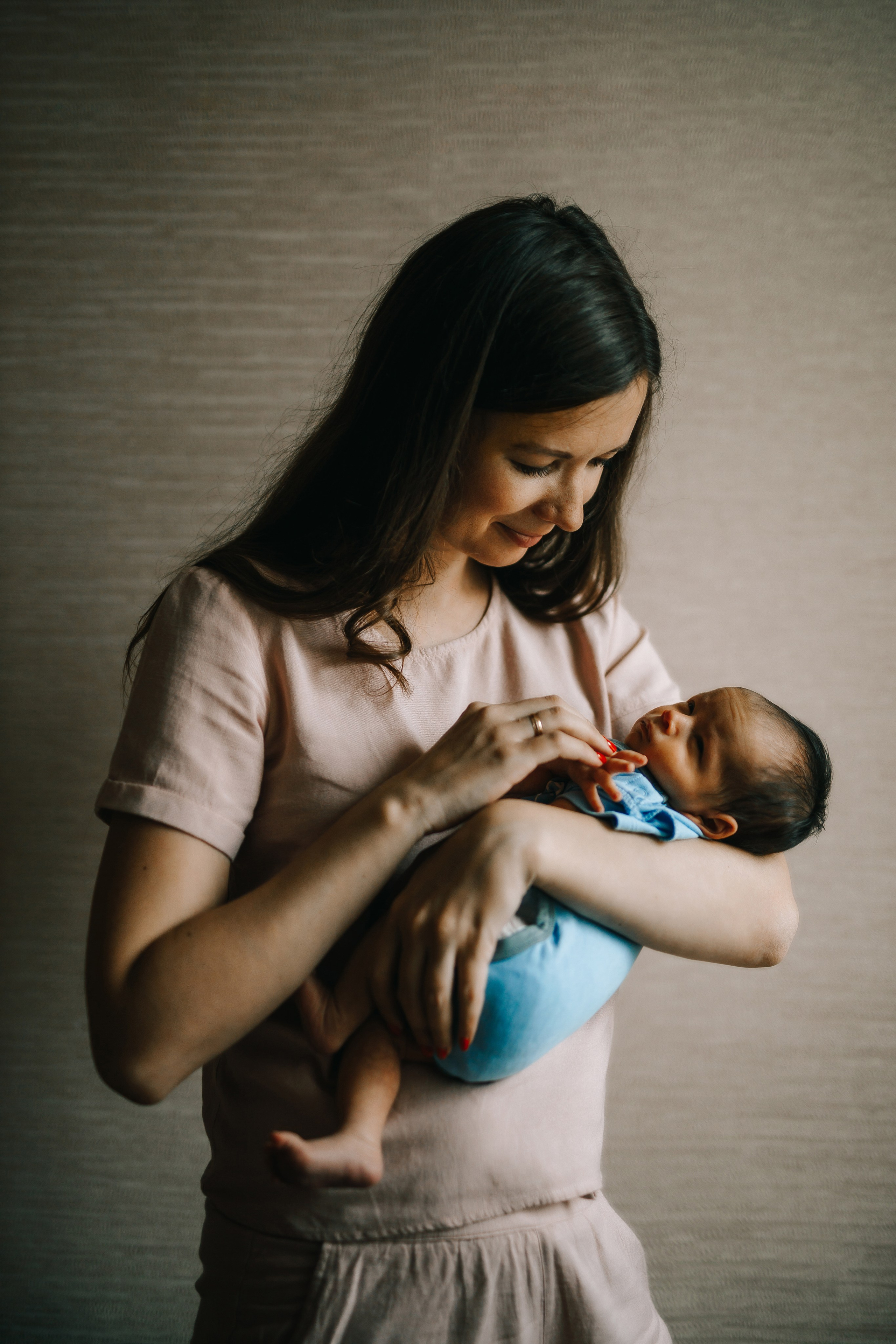 Пример семейной фотосессии дома. Дмитрий Мартьянов семейный фотограф в Санкт-Петербурге