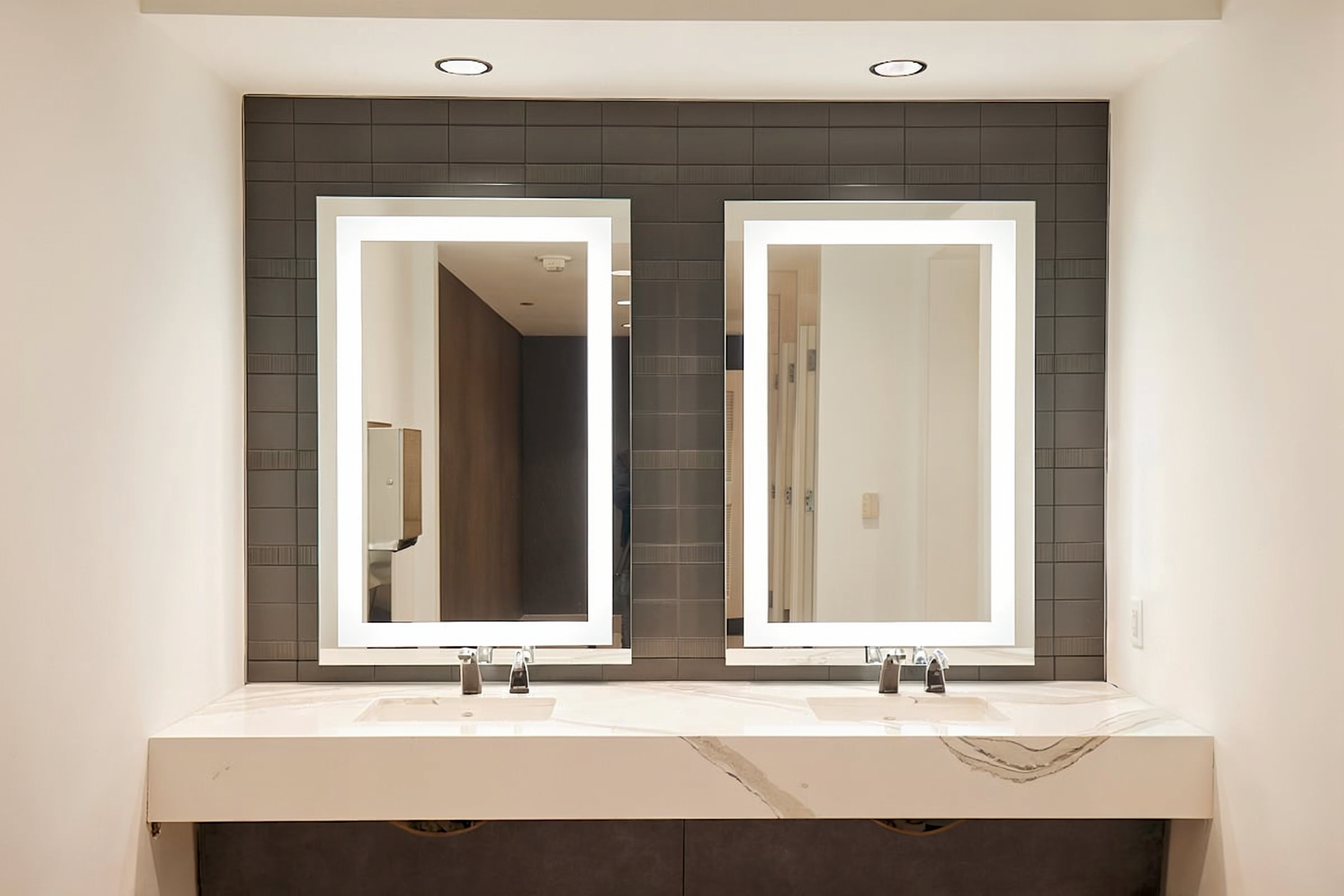 Съёмка интерьеров агентства IMEX, Дубай, ОАЭ. Антон Артюшин, портретный фотограф. Москва