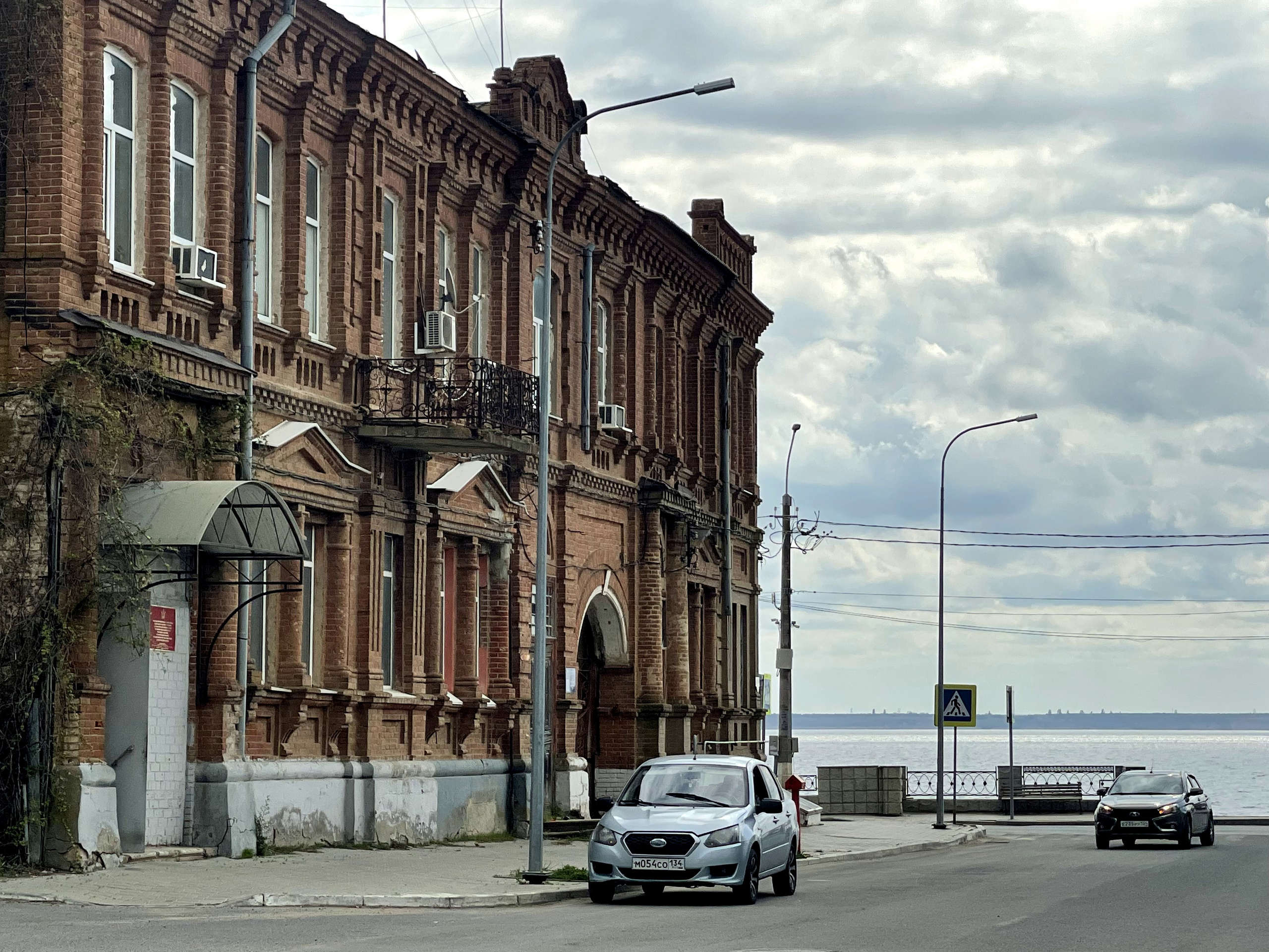 20 056 Здание из красного кирпича. ВИЗУАЛЬНЫЕ И ЗВУКОВЫЕ РЕШЕНИЯ ДЛЯ БИЗНЕСА И СЪЁМОК ТЕЛЕТЕЛА