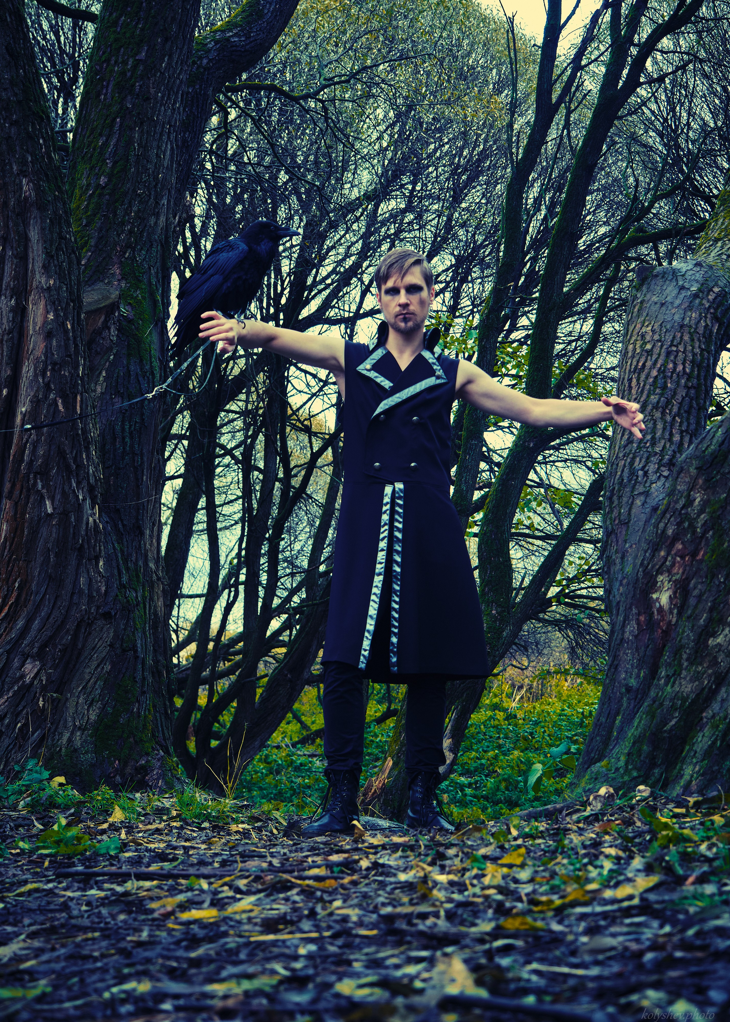 Фотосессия с вороном в парке. Портретный фотограф на новый год в Москве Виктория Колышева