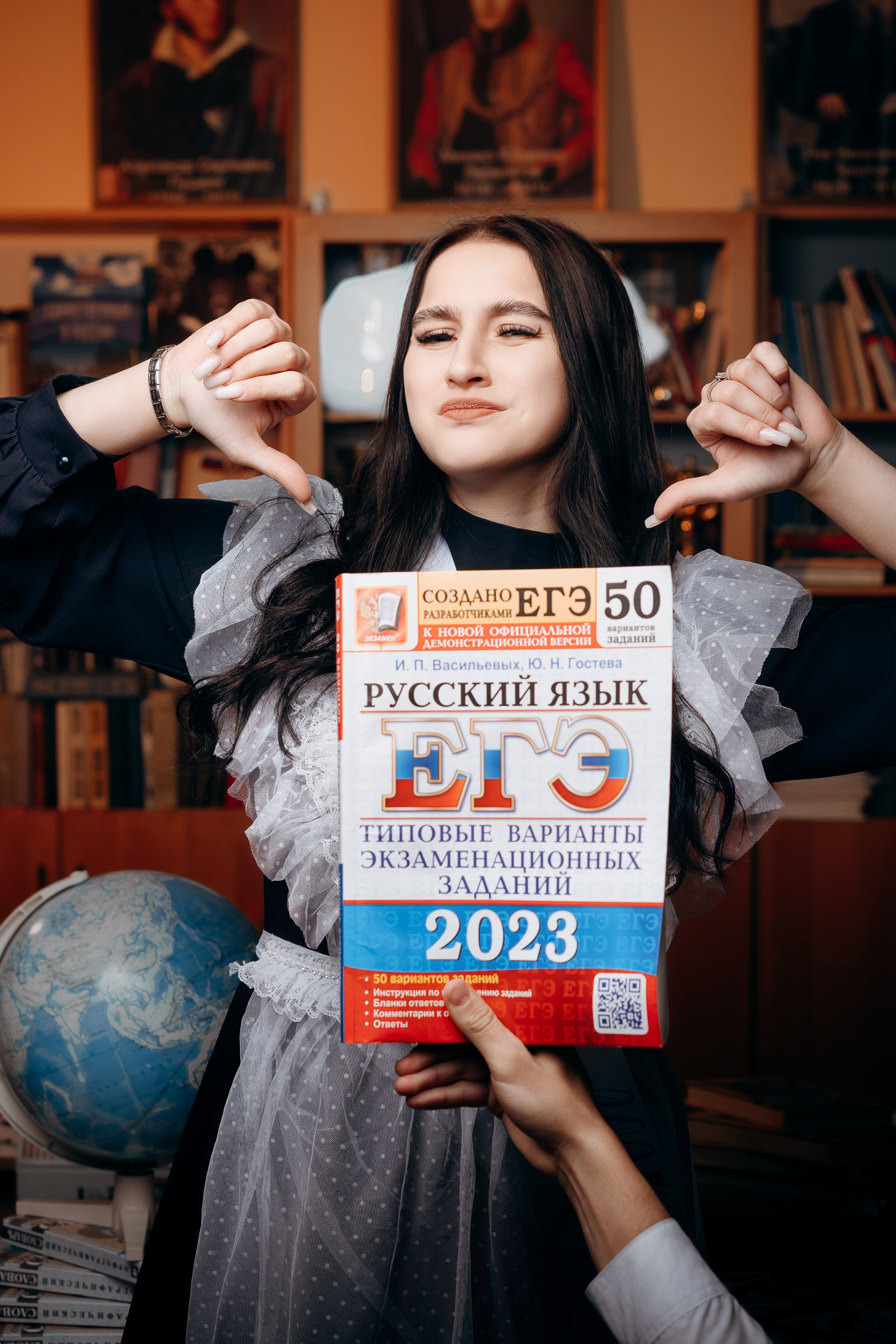 Выпускные альбомы в Хабаровске - современные и стильные фотокниги для школьников, заказать школьный фотоальбом для выпускника.Школьный фотограф на Дальнем Востоке. Современные и стильные фотоальбомы для Хабаровских школ. Мы создаем и фотографируем ваших детей и подростков, с учетом трендов и современной тематики. 