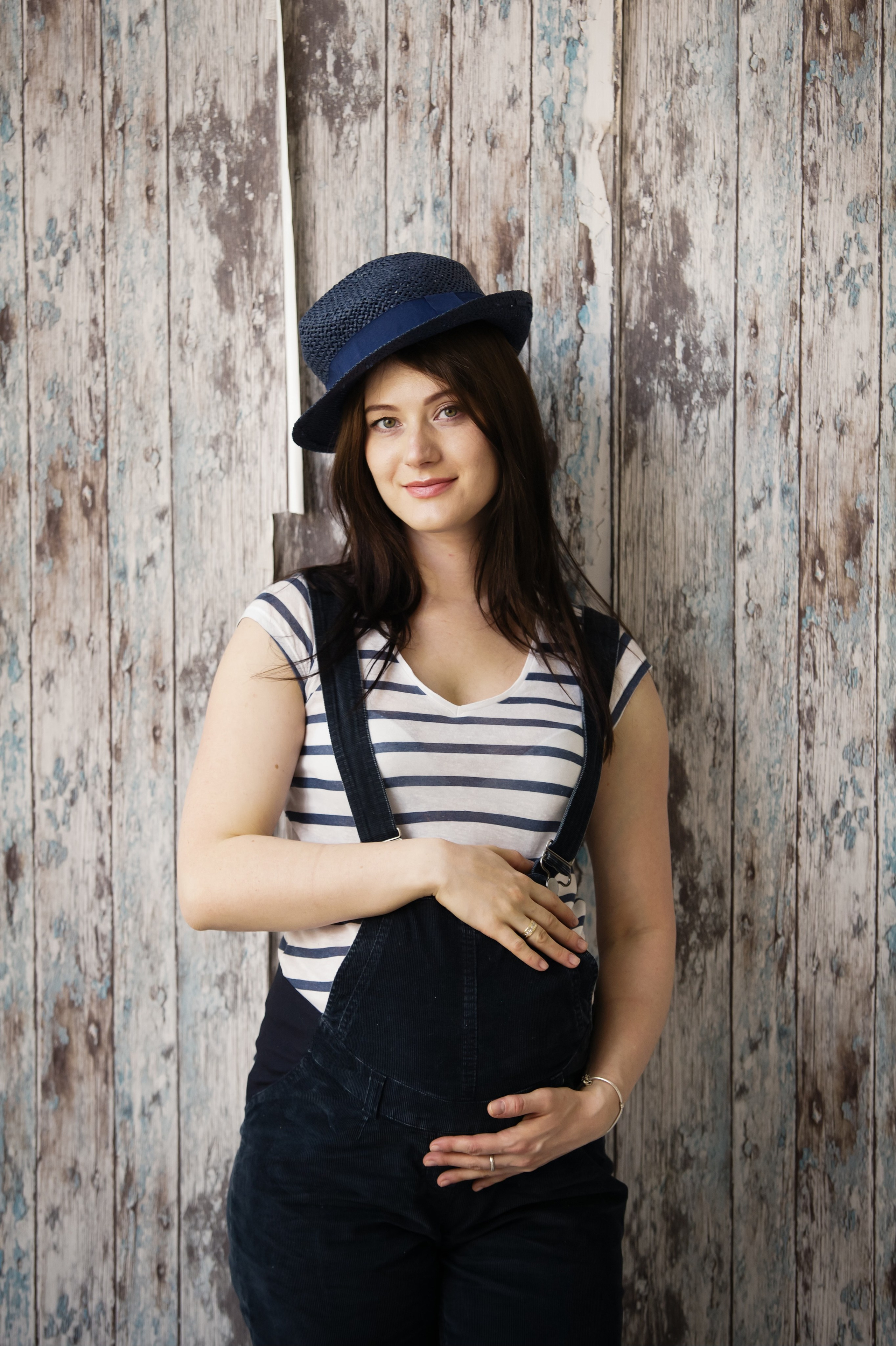 Съемка для двух беременных подруг в светлой студии. Фотографы в Москве Светлана Устинова и Сергей Грачев