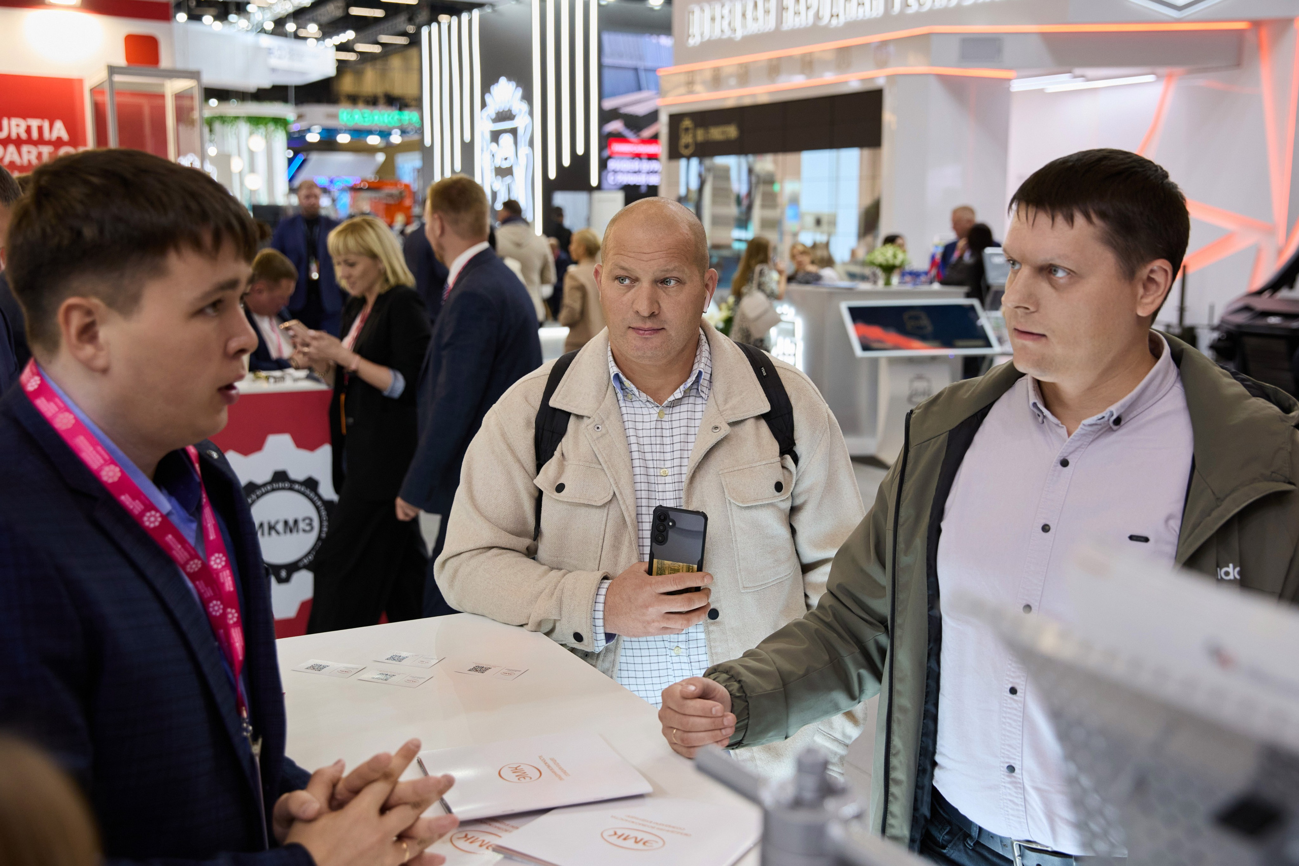 Выставка. Свадебная, репортажная фотосъемка и видеосъемка в Минске. Илья и Юлия Ширмановы. Фотограф | Видеограф | Минск