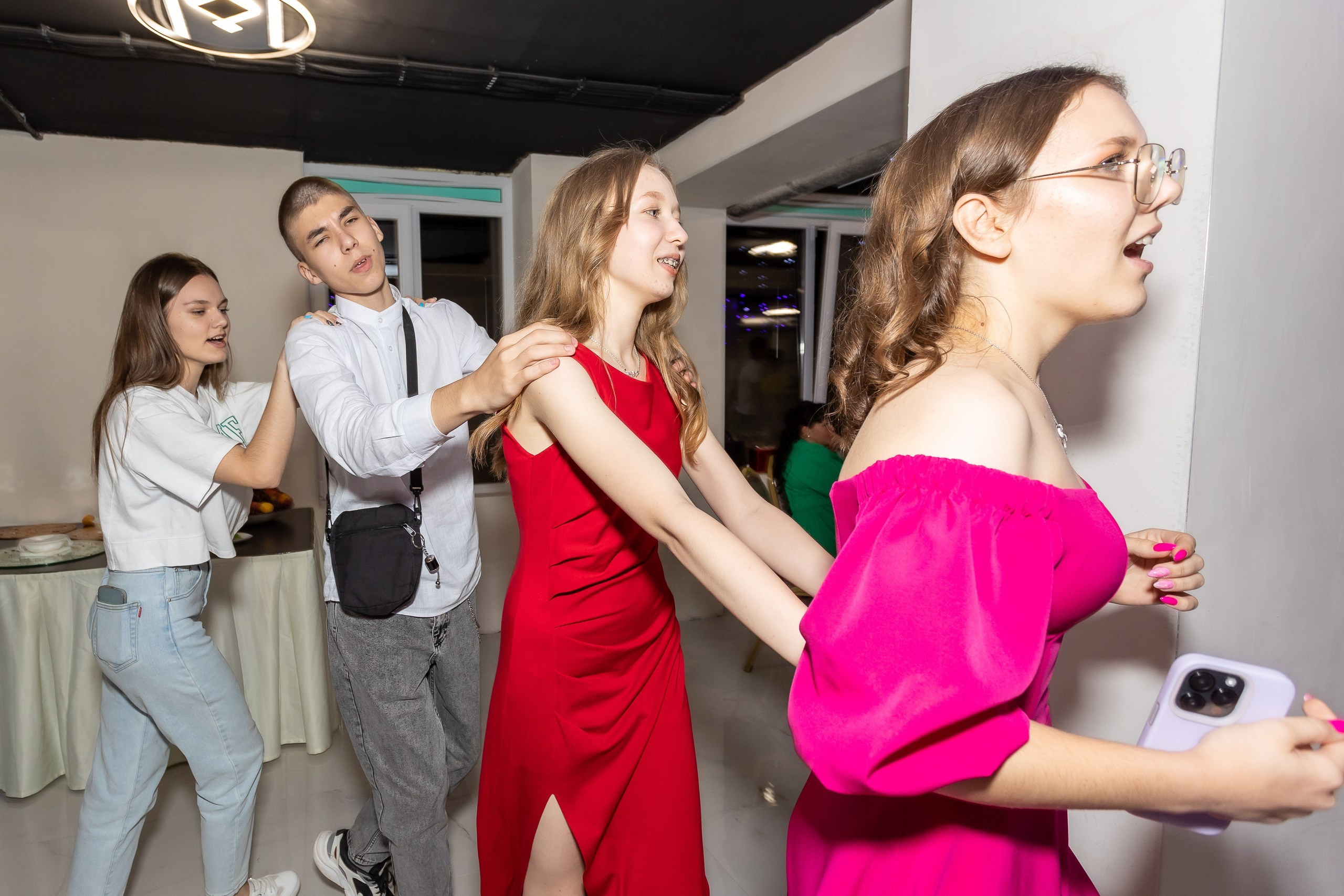 Вручение аттестата и выпускной вечер. Выпускные альбомы Майкоп, Краснодар Елена Золотарева