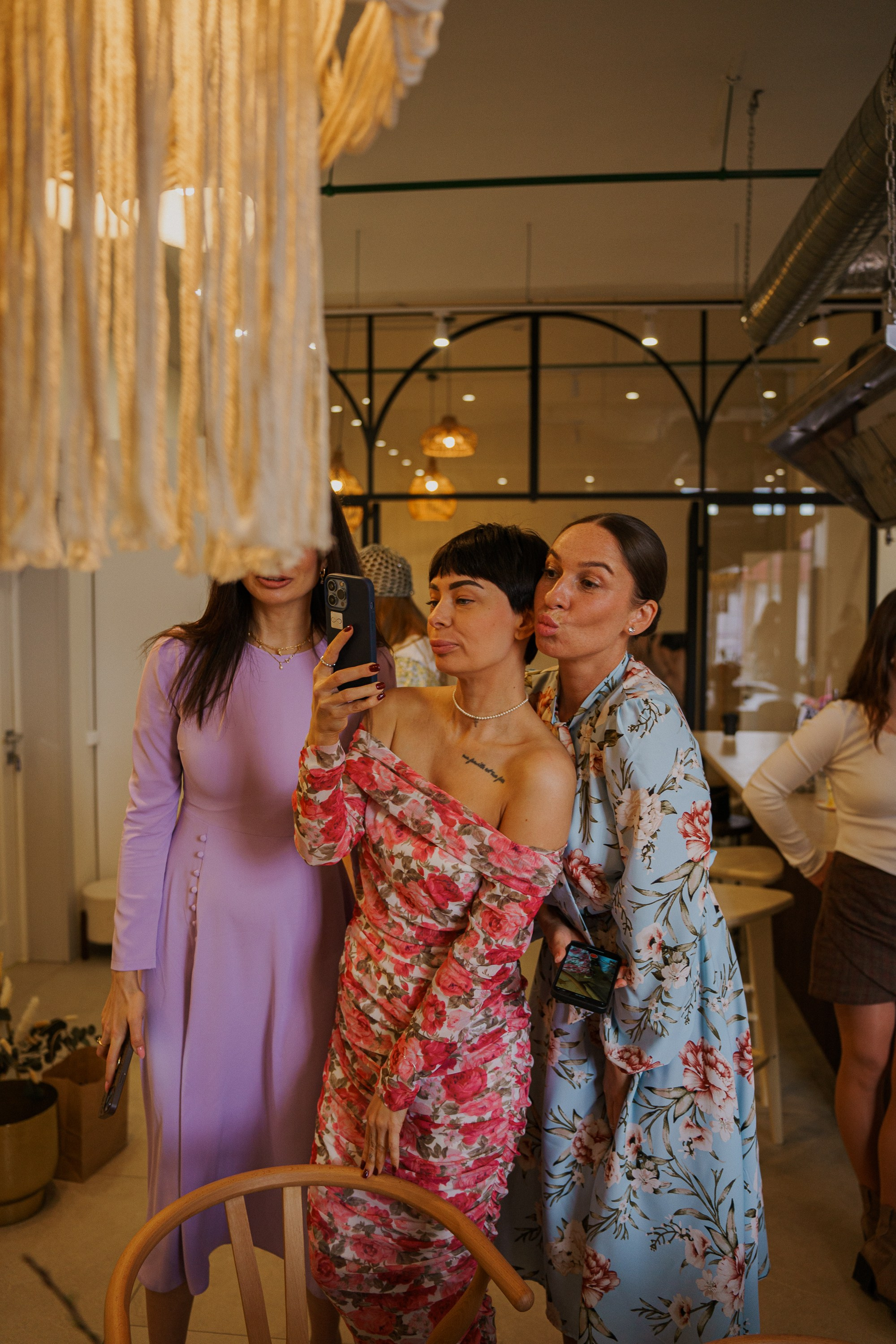 ВЕСЕННИЙ БРАНЧ. Женский портрет