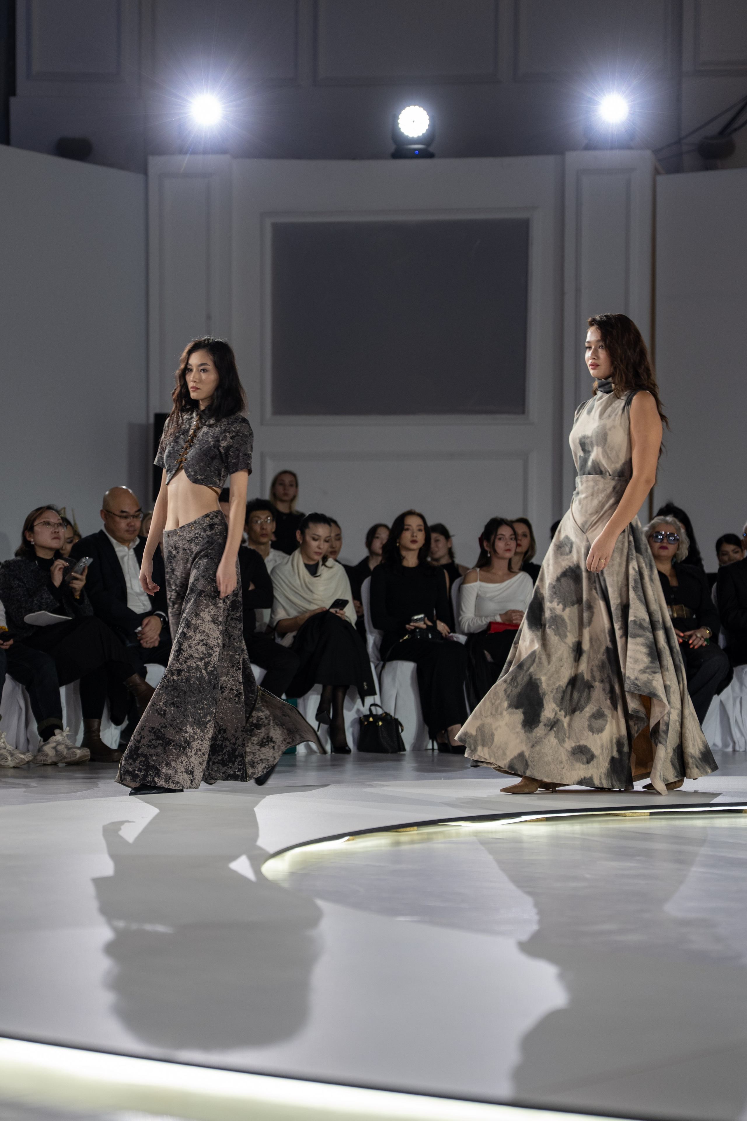 Design August. Сайт Алматинского НЮ АРТ, будуар и фэшн фотографа Дениса Карпенко