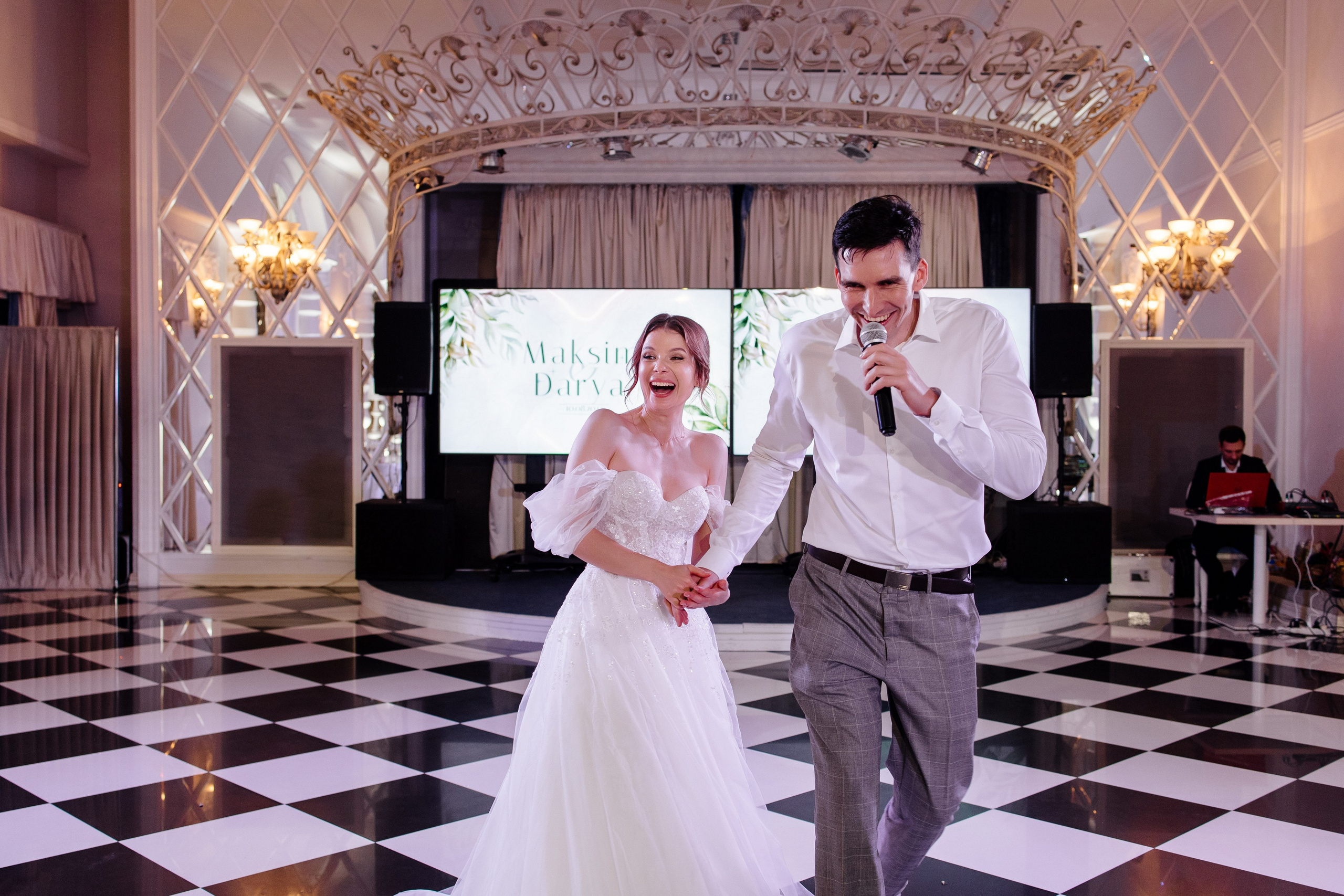 Свадебное утро в Hyatt Regency Хаятт Редженси, свадебная прогулка на Арме и банкет в О’Шалей. Свадебный и семейный фотограф Екатерина Иванова