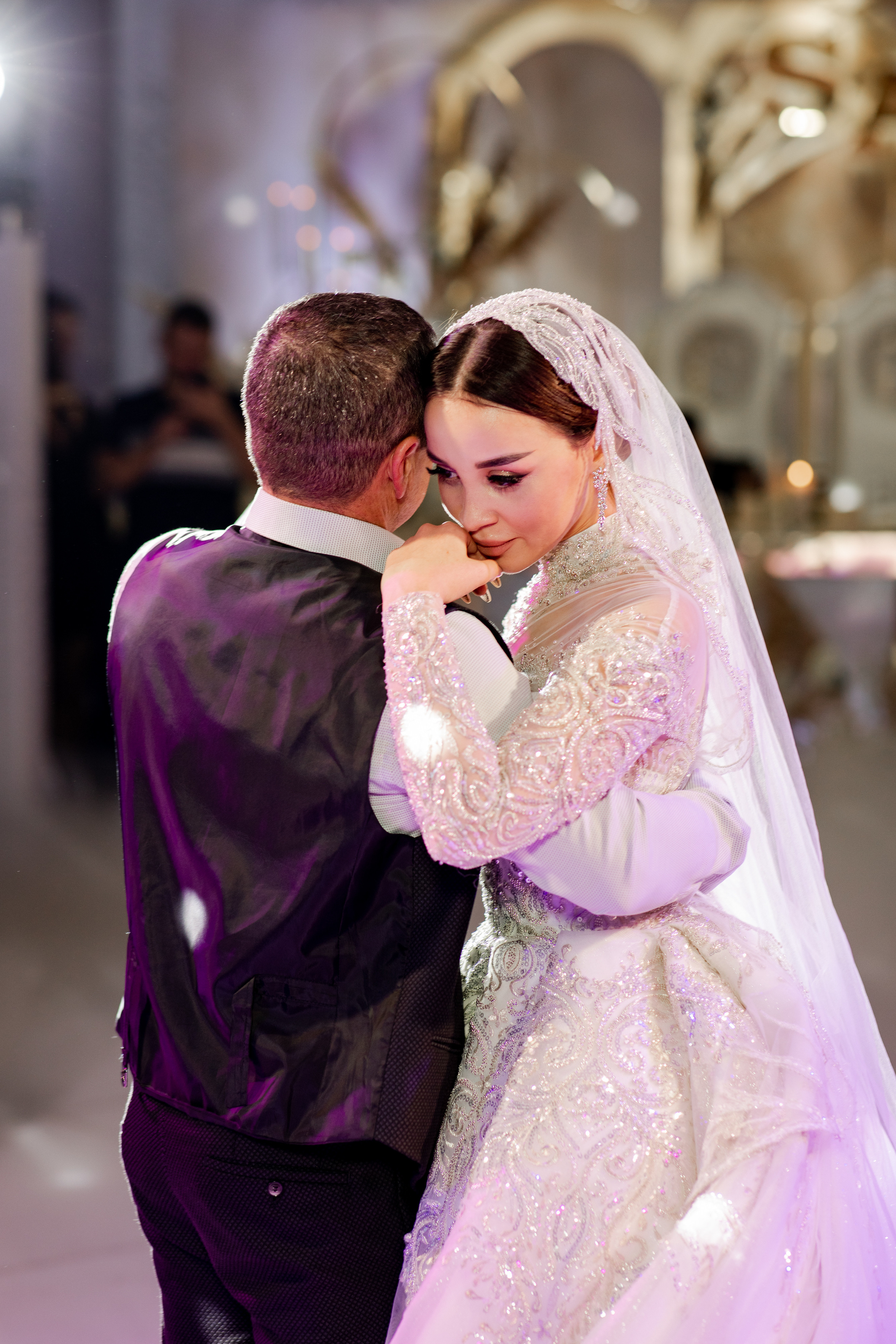 Саша и Аделина. Меня зовут Влад, я свадебный и семейный фотограф