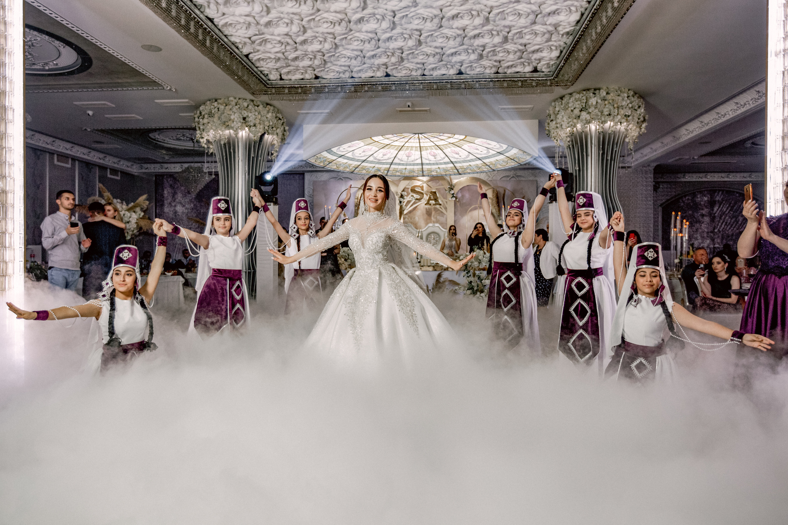 Саша и Аделина. Меня зовут Влад, я свадебный и семейный фотограф