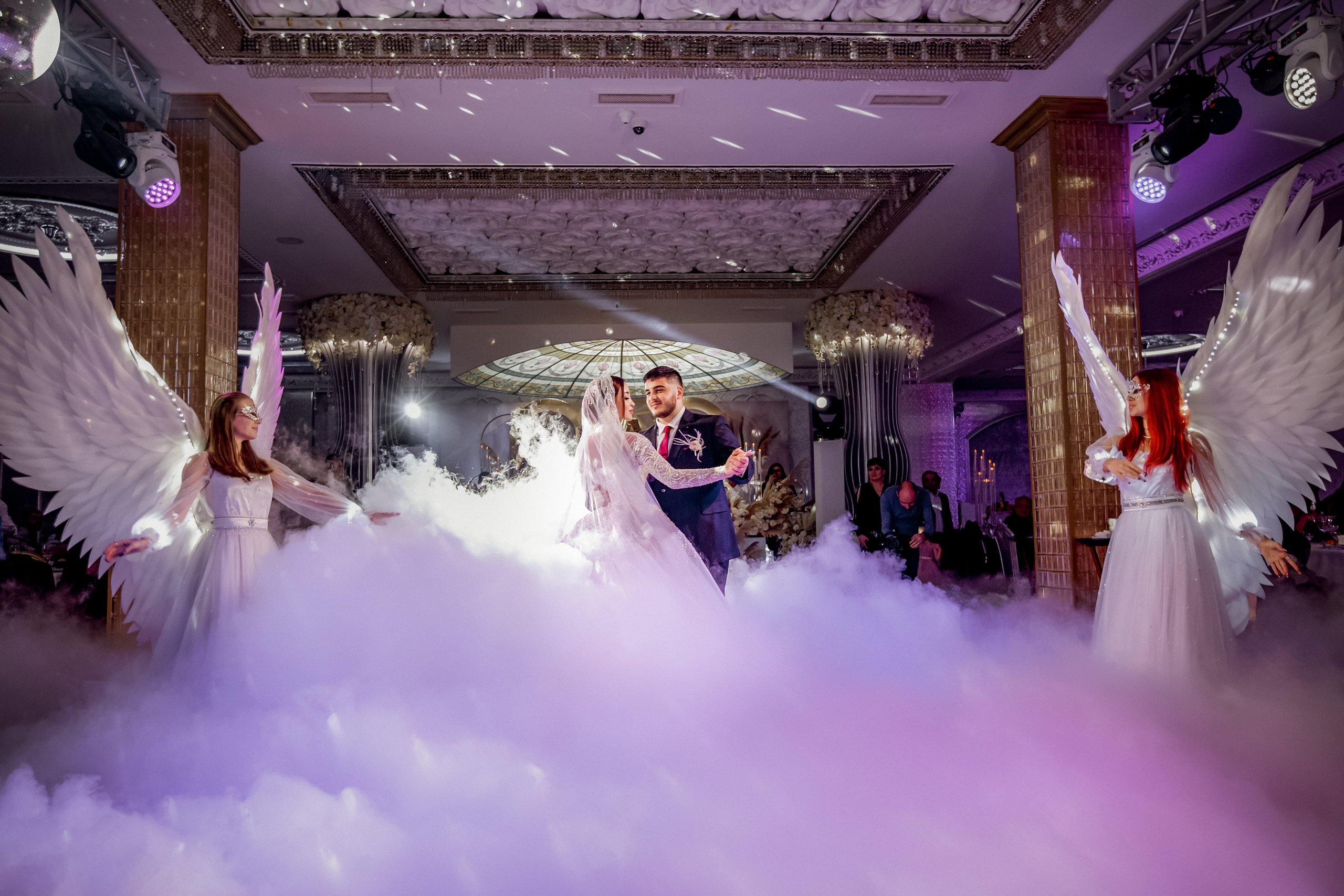 Саша и Аделина. Меня зовут Влад, я свадебный и семейный фотограф