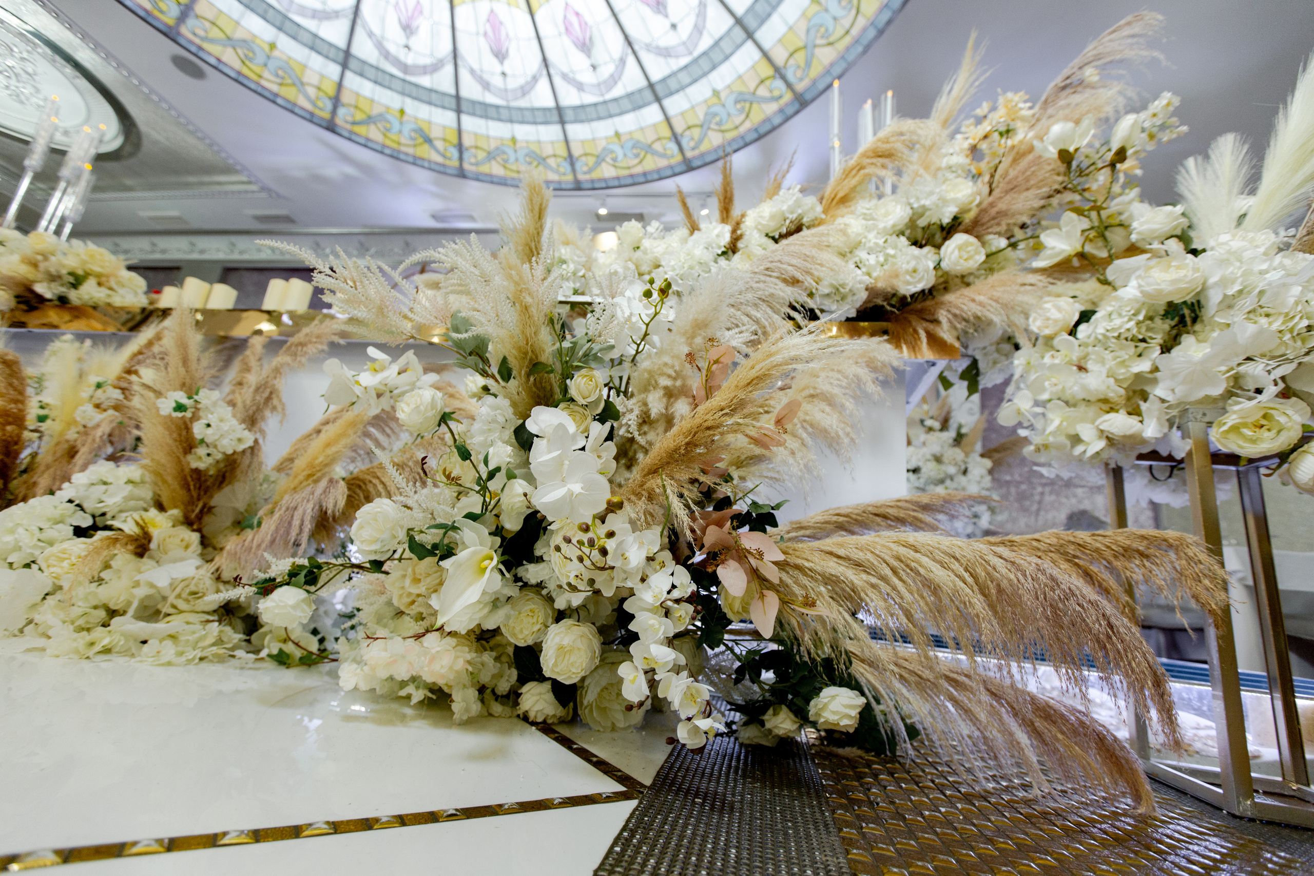 Саша и Аделина. Меня зовут Влад, я свадебный и семейный фотограф