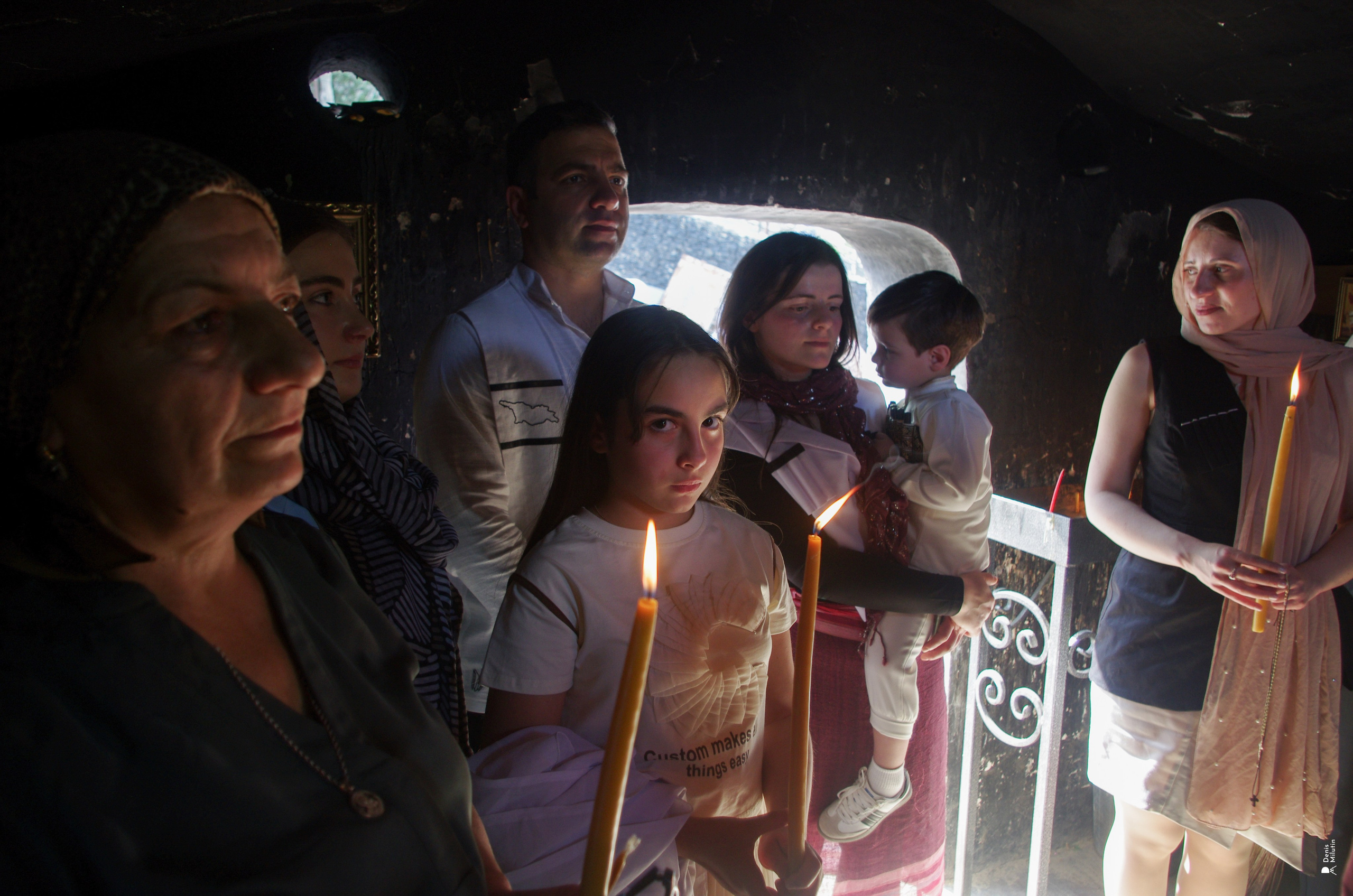 Крещение в Церкви Святого Георгия в Гогни. Портретный фотограф Денис Милютин