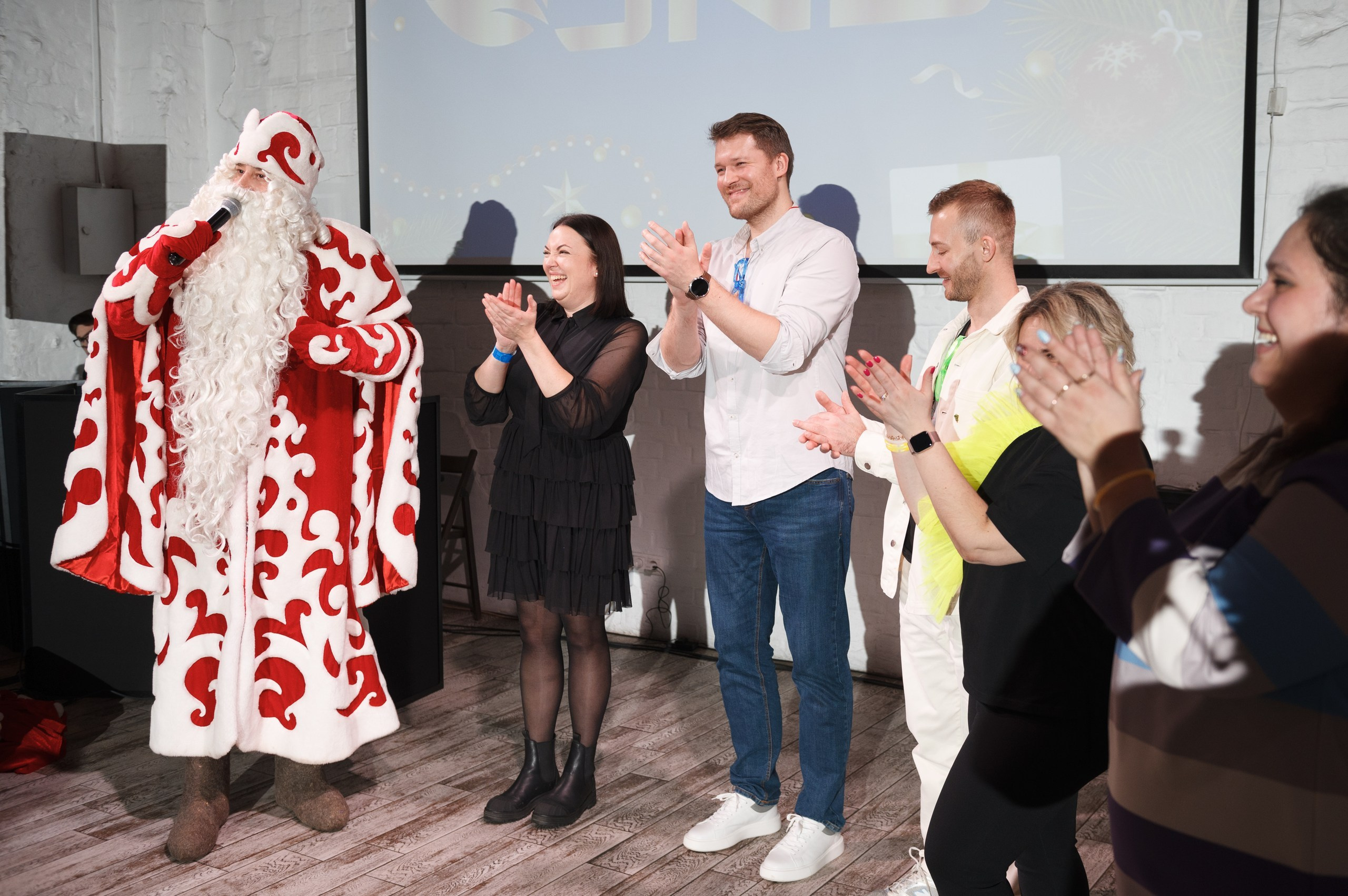 Новогодний корпоратив в стиле Неоновая вечеринка. Праздничное агентство ПИОН